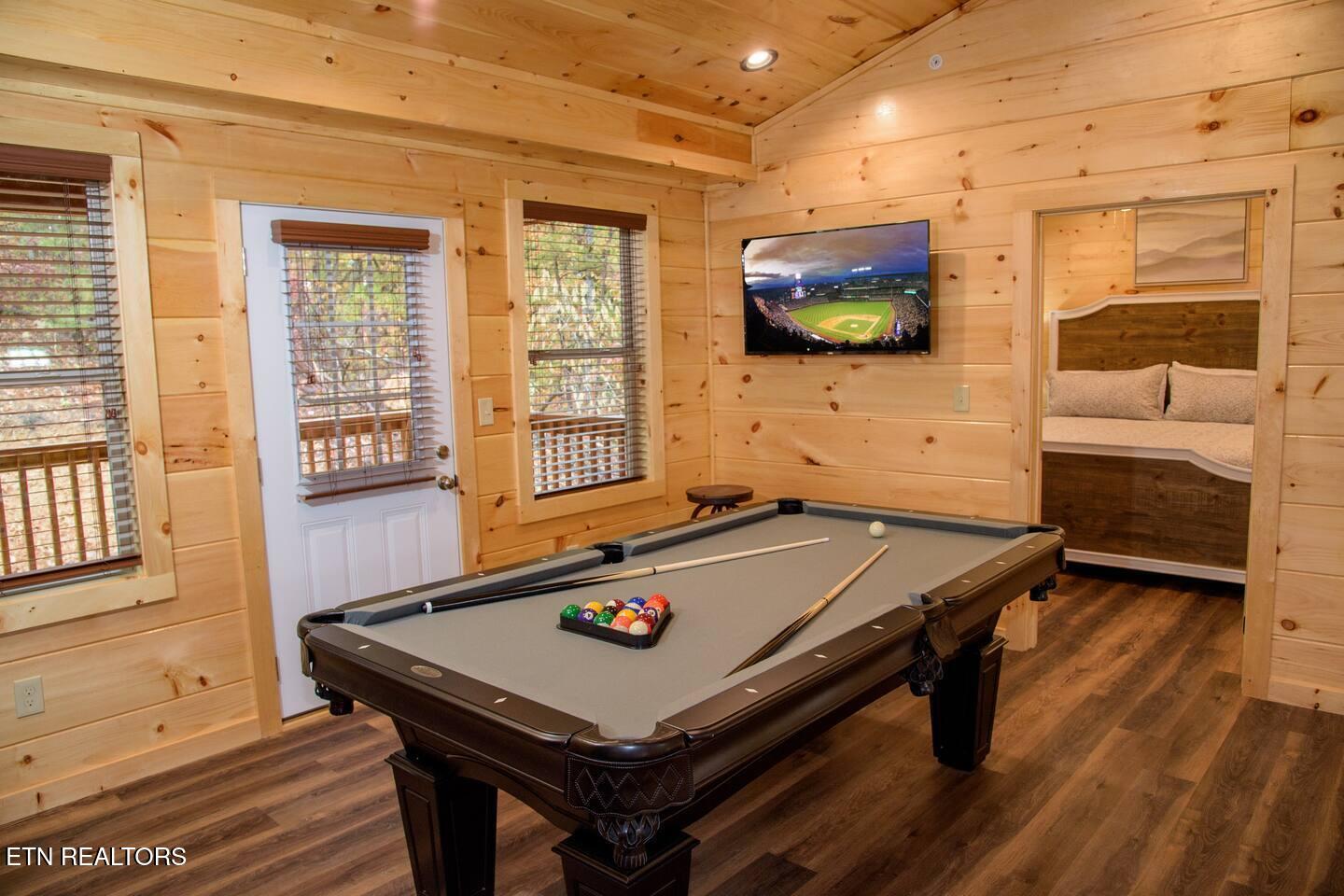 834 String Run Way Pigeon Forge TN 37863