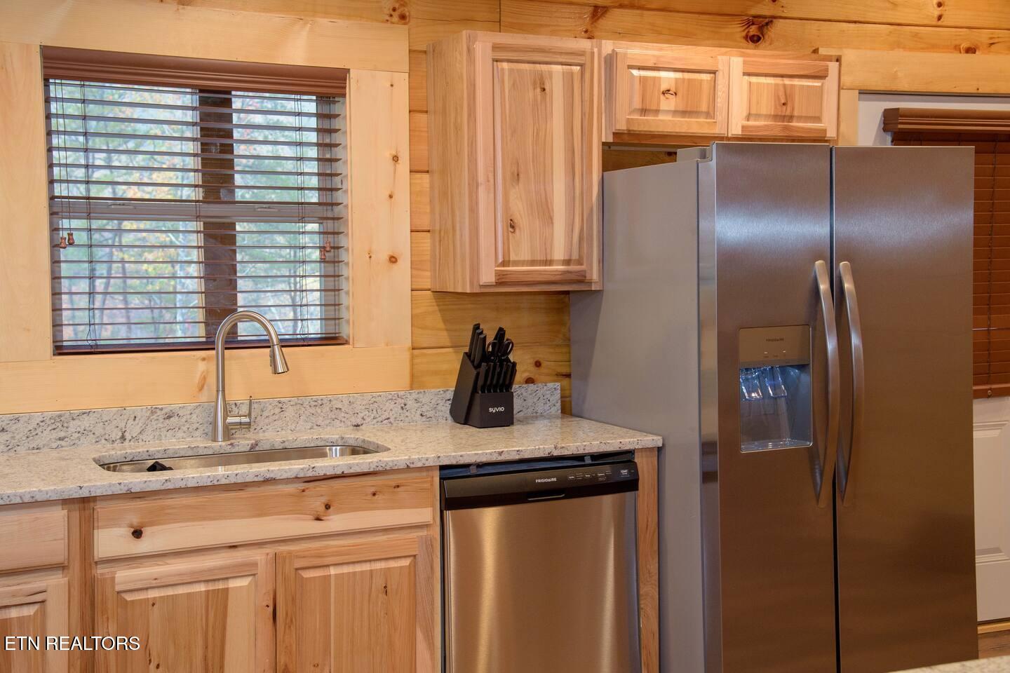 834 String Run Way Pigeon Forge TN 37863