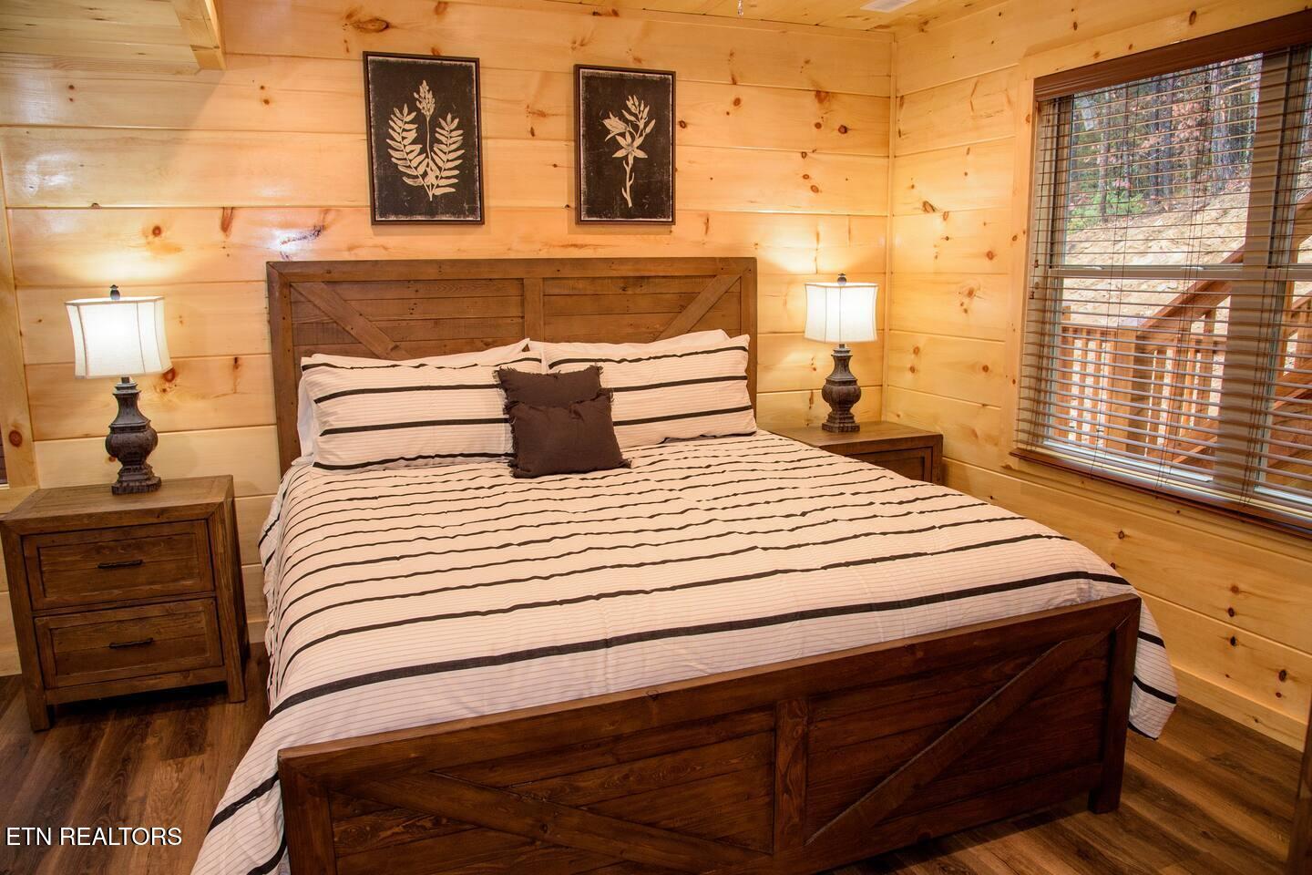 834 String Run Way Pigeon Forge TN 37863