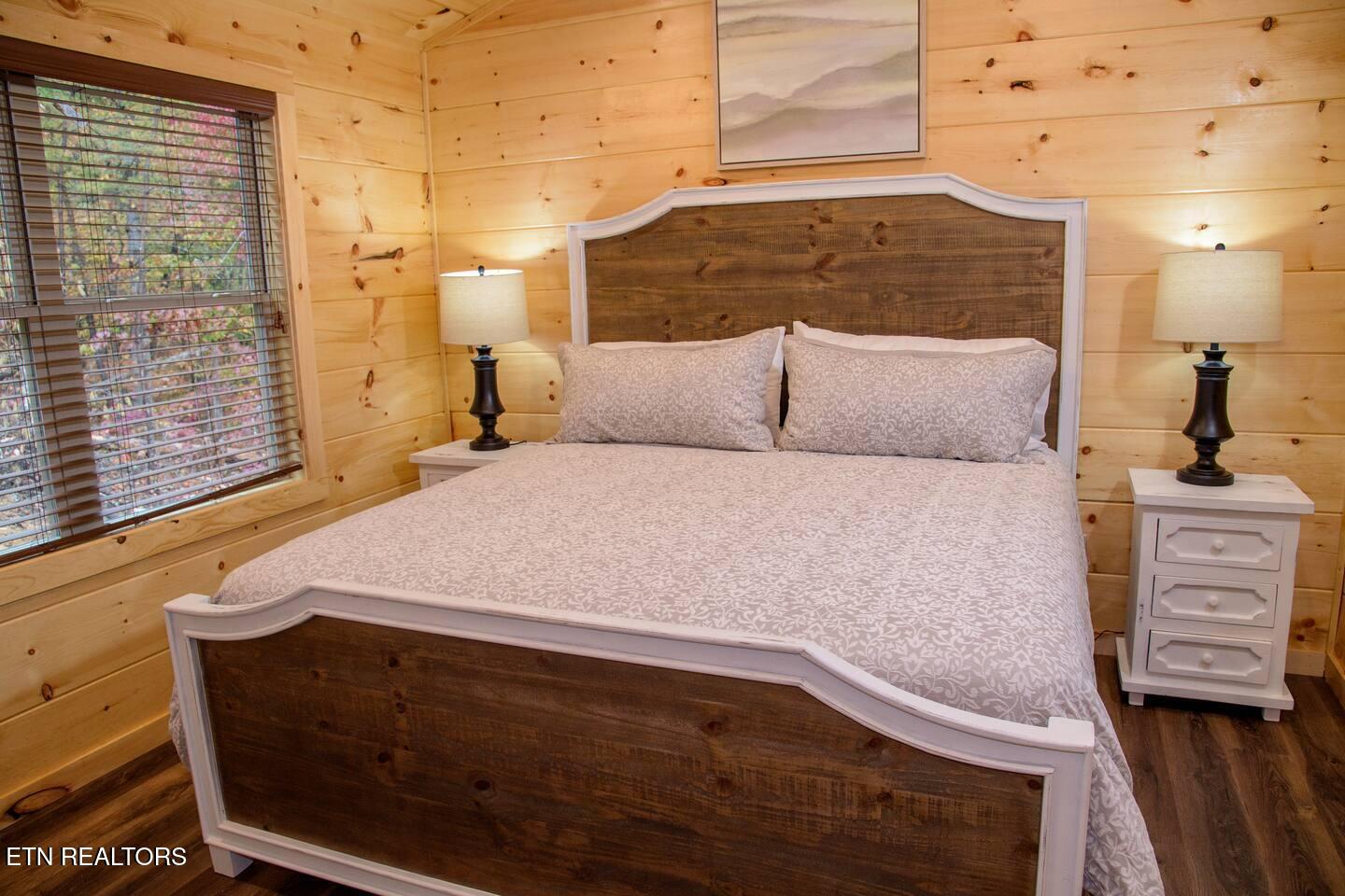 834 String Run Way Pigeon Forge TN 37863