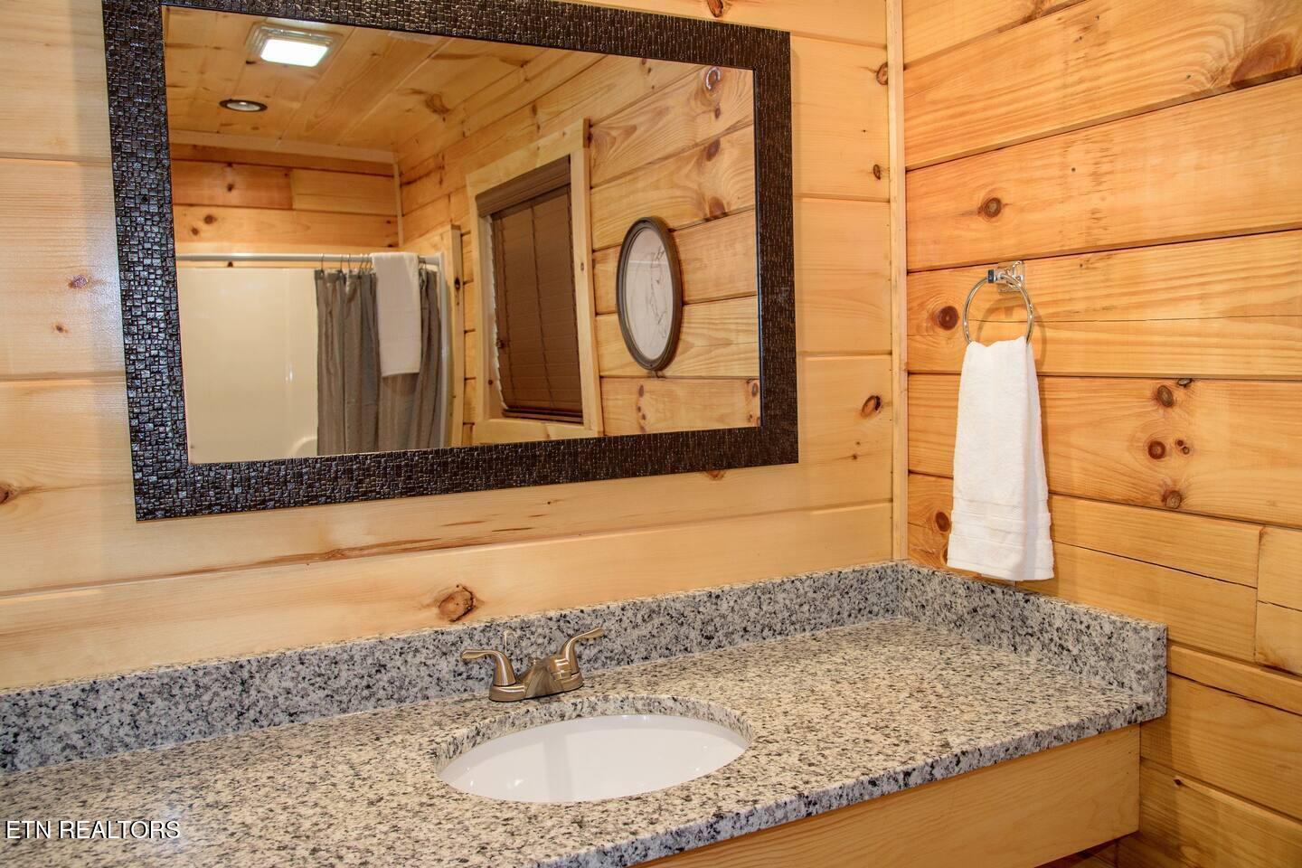 834 String Run Way Pigeon Forge TN 37863