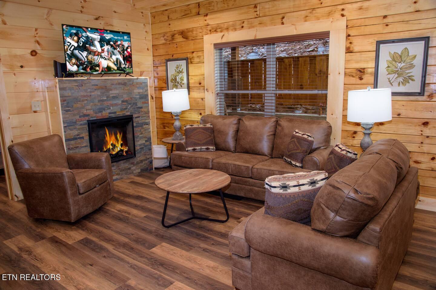 834 String Run Way Pigeon Forge TN 37863