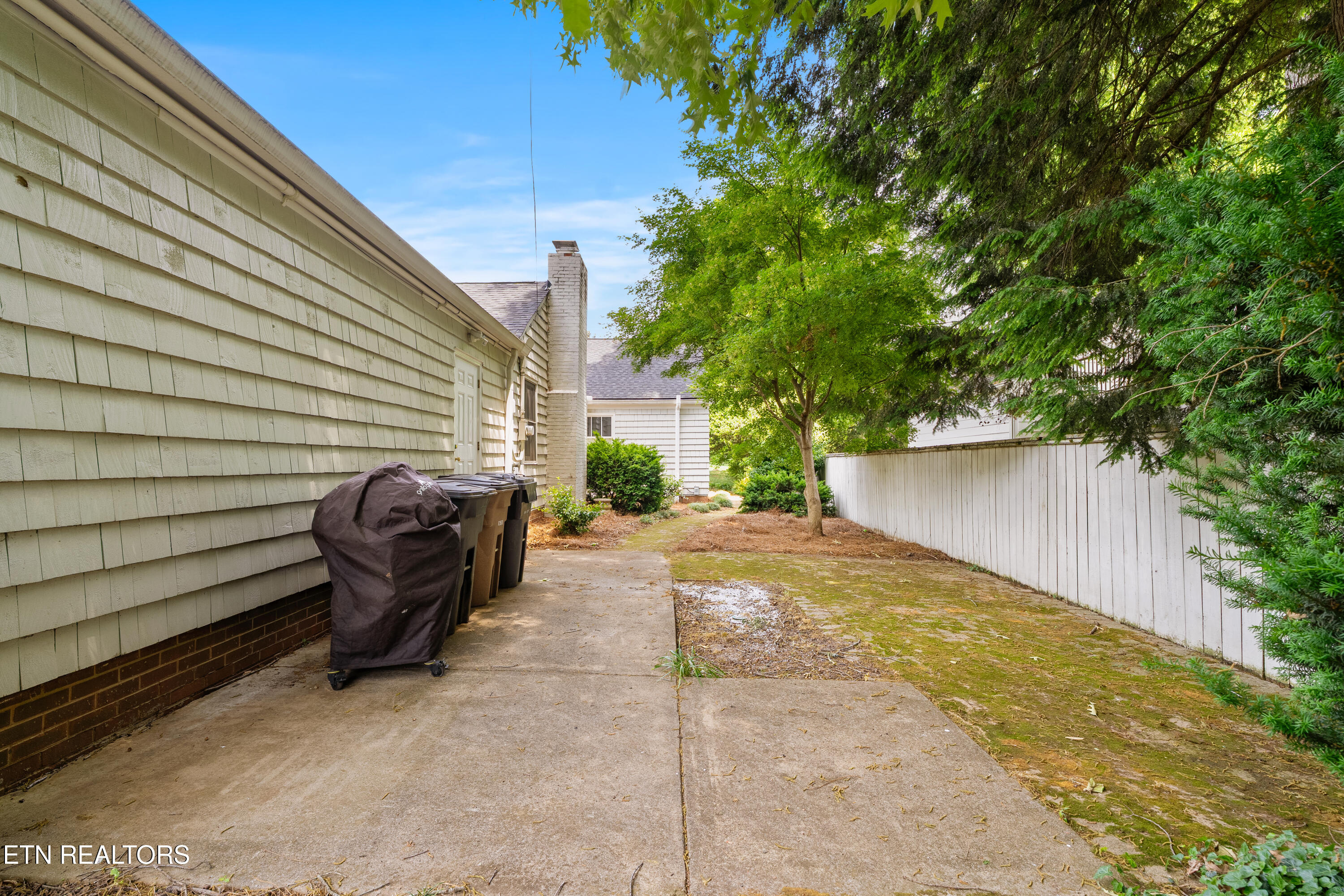 1005 Kenesaw Avenue Knoxville TN 37919