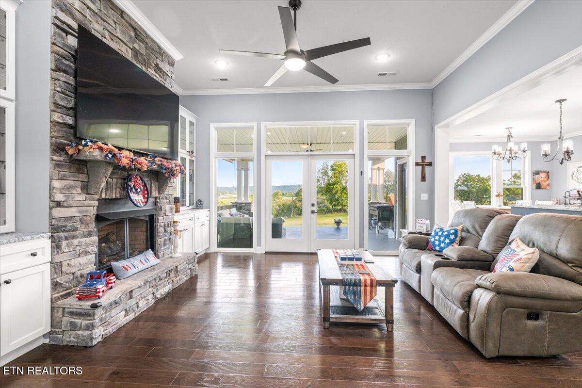 1126 Cross Valley Road Lafollette TN 37766