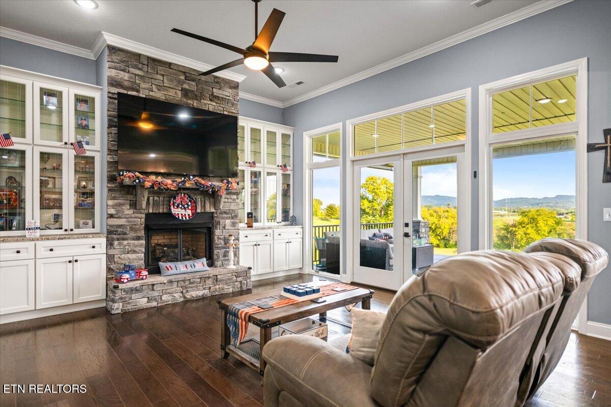 1126 Cross Valley Road Lafollette TN 37766