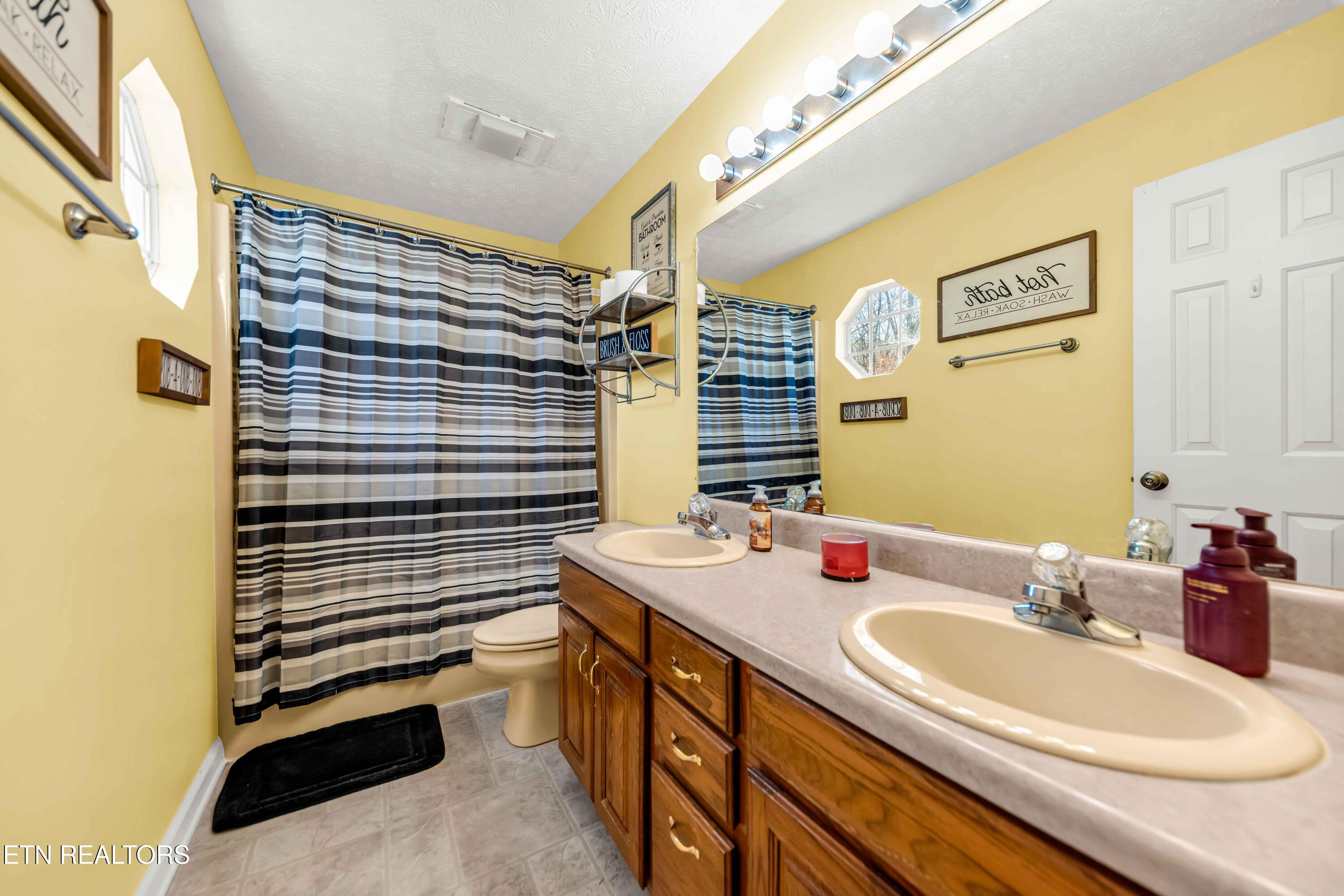 153 Autumn Drive Clinton TN 37716