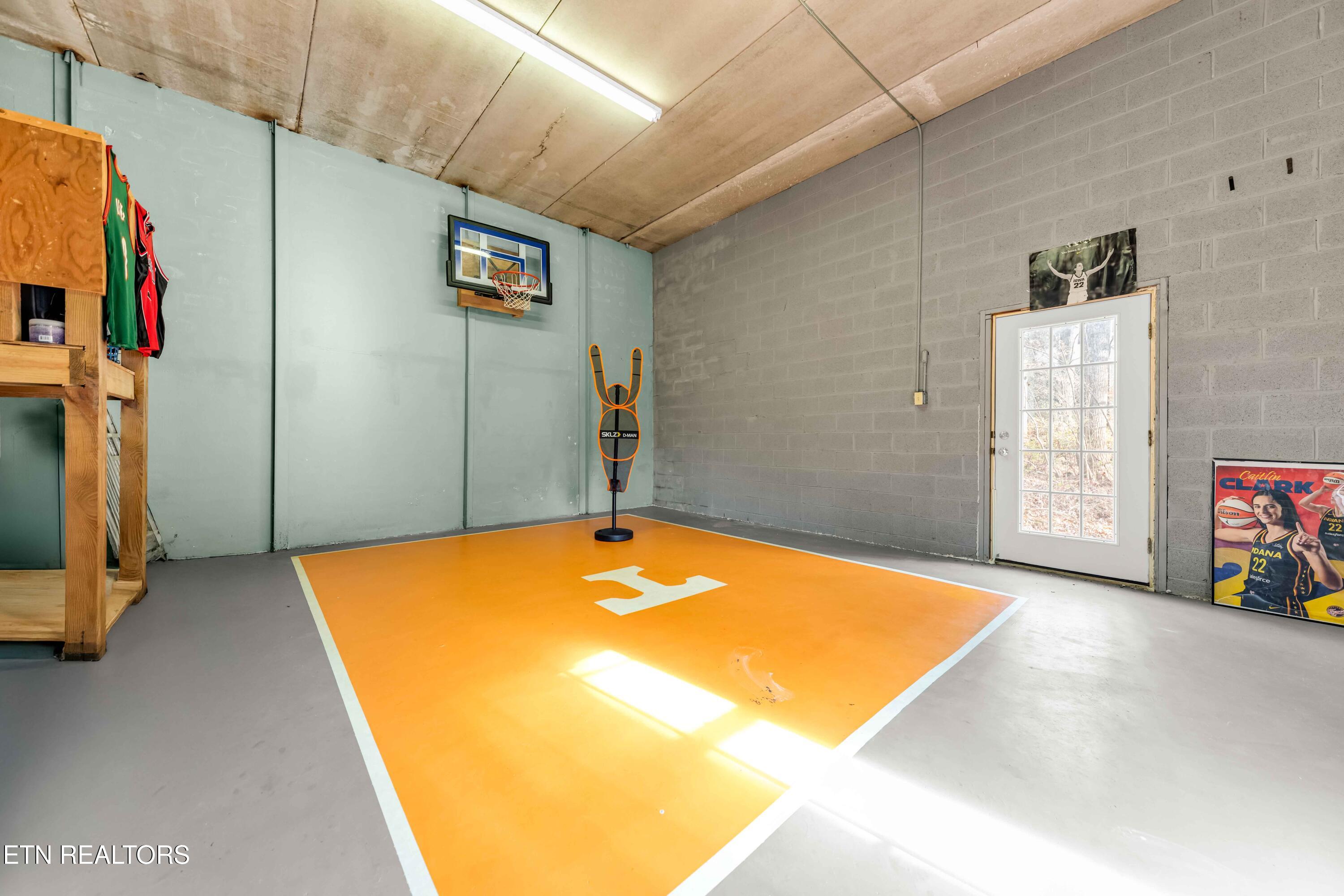 153 Autumn Drive Clinton TN 37716