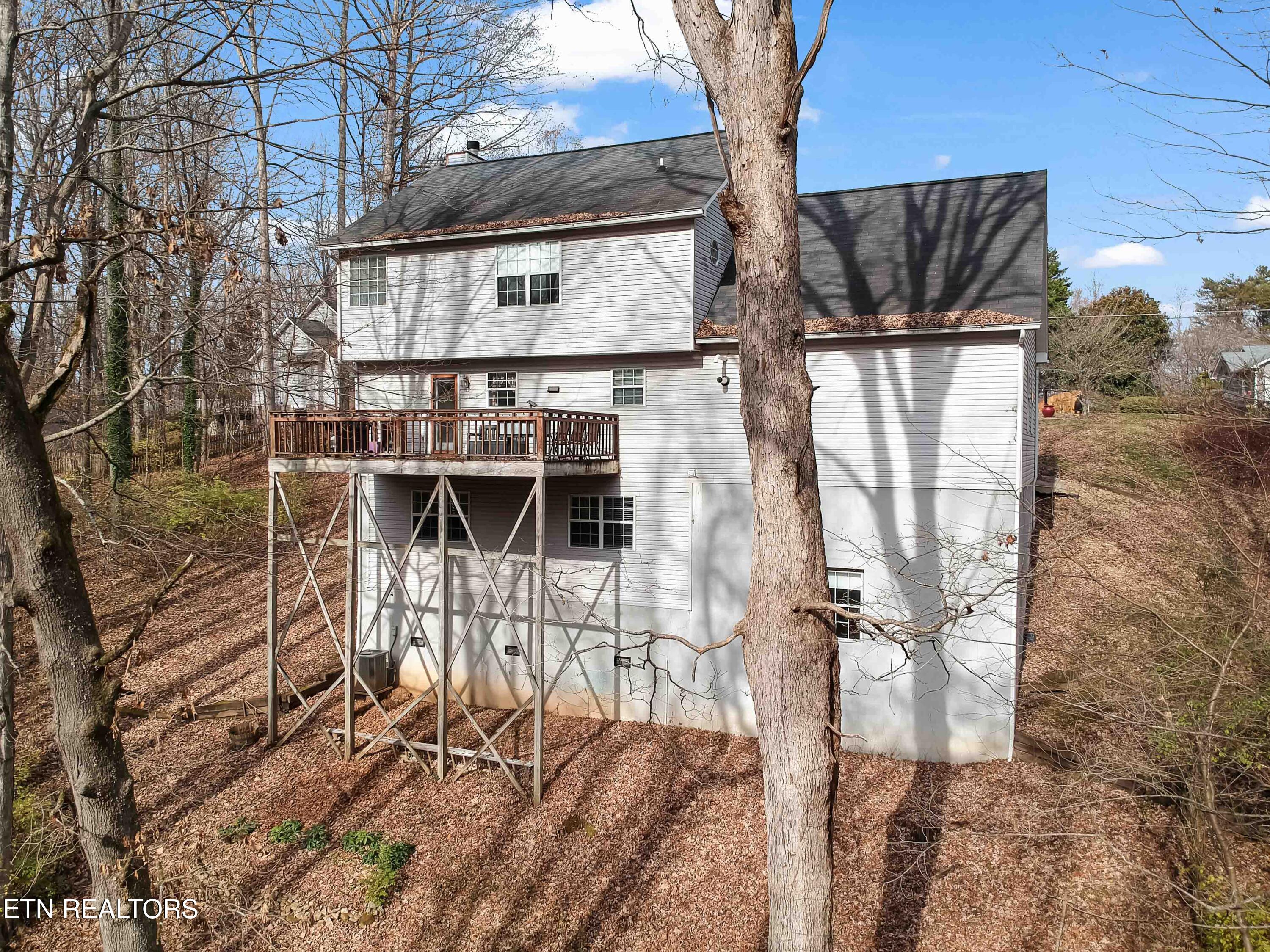 153 Autumn Drive Clinton TN 37716