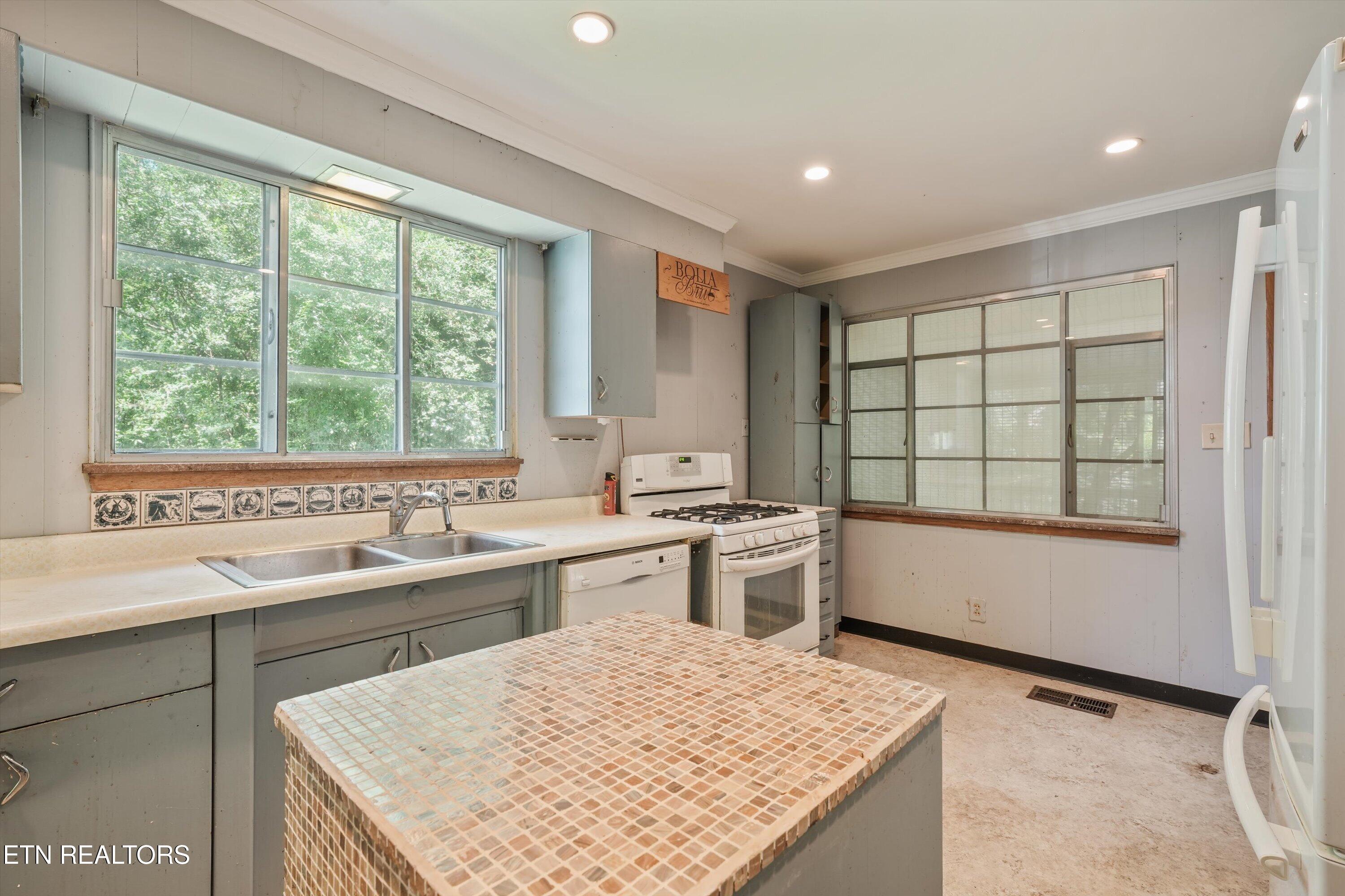 210 Sutton Lane Knoxville TN 37909