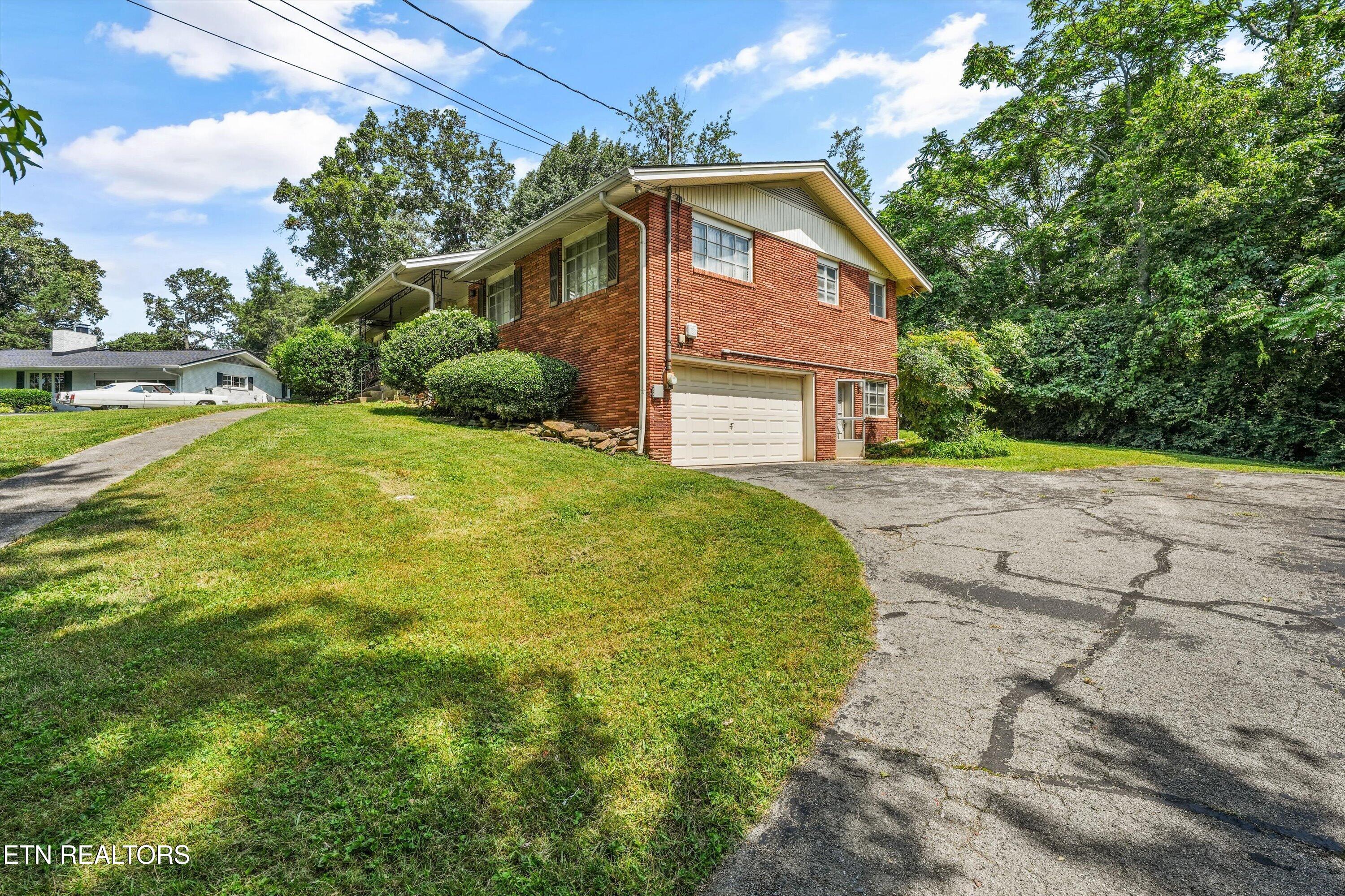 210 Sutton Lane Knoxville TN 37909