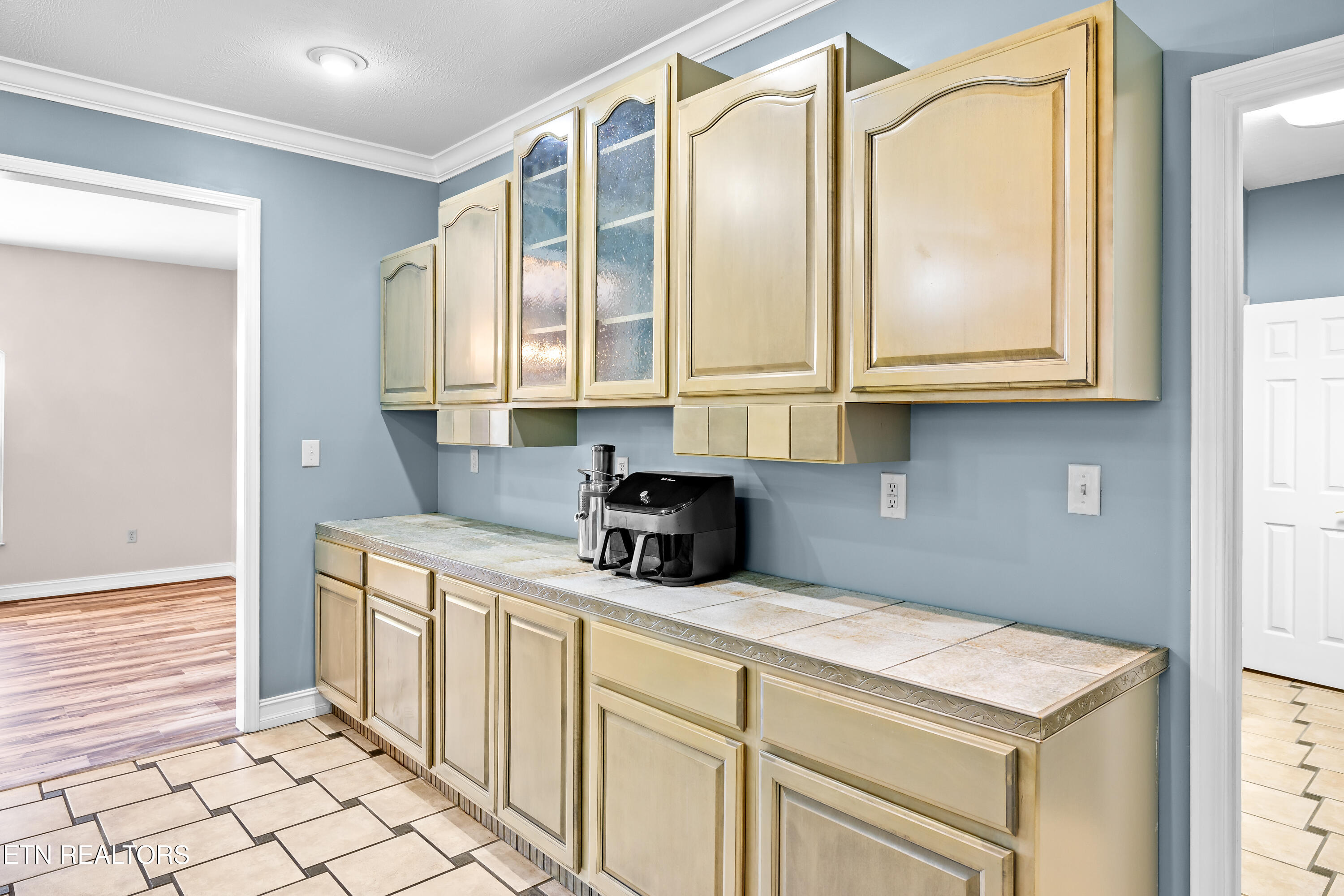 5703 Old Niles Ferry Pike Greenback TN 37742
