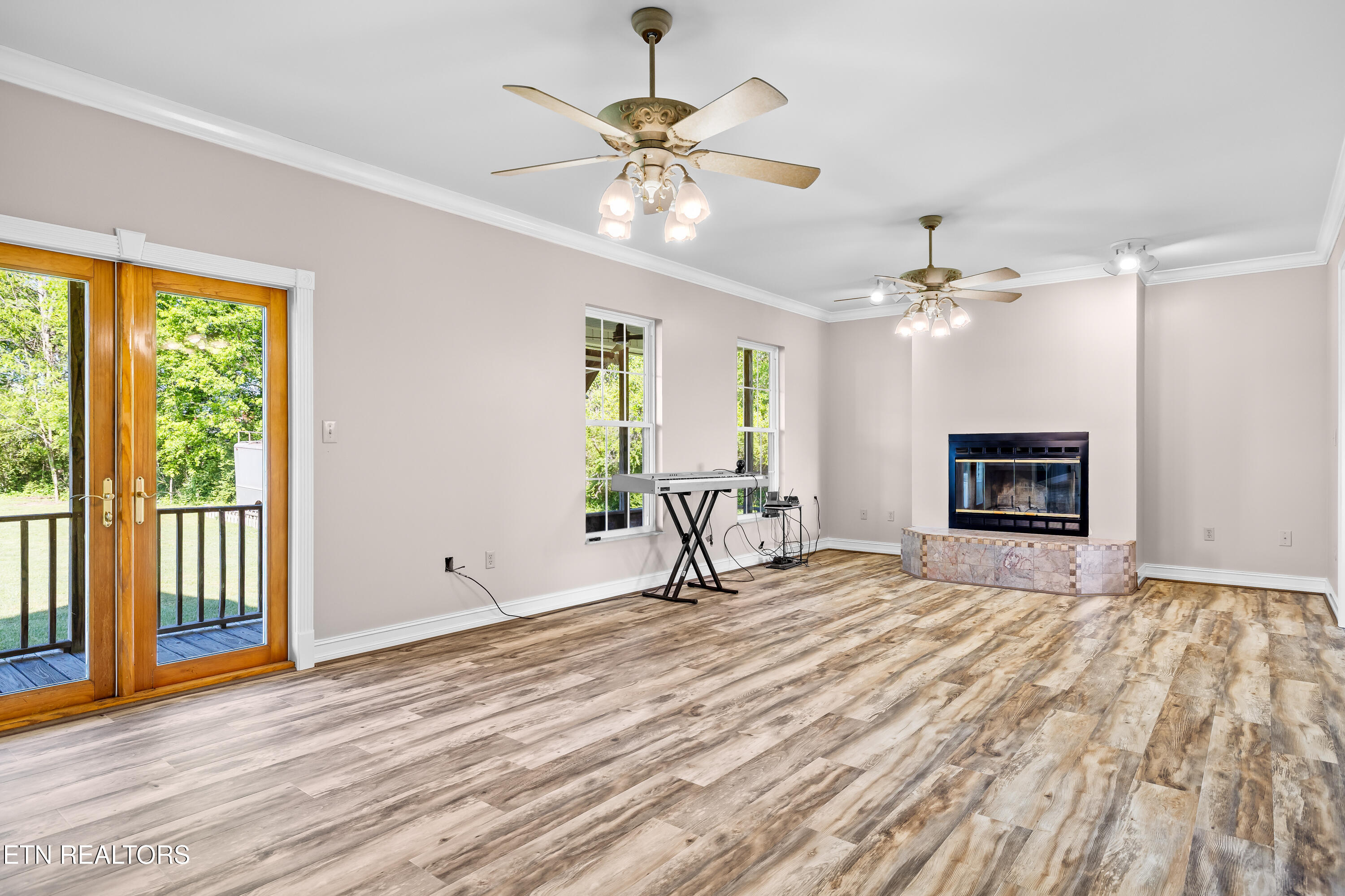 5703 Old Niles Ferry Pike Greenback TN 37742