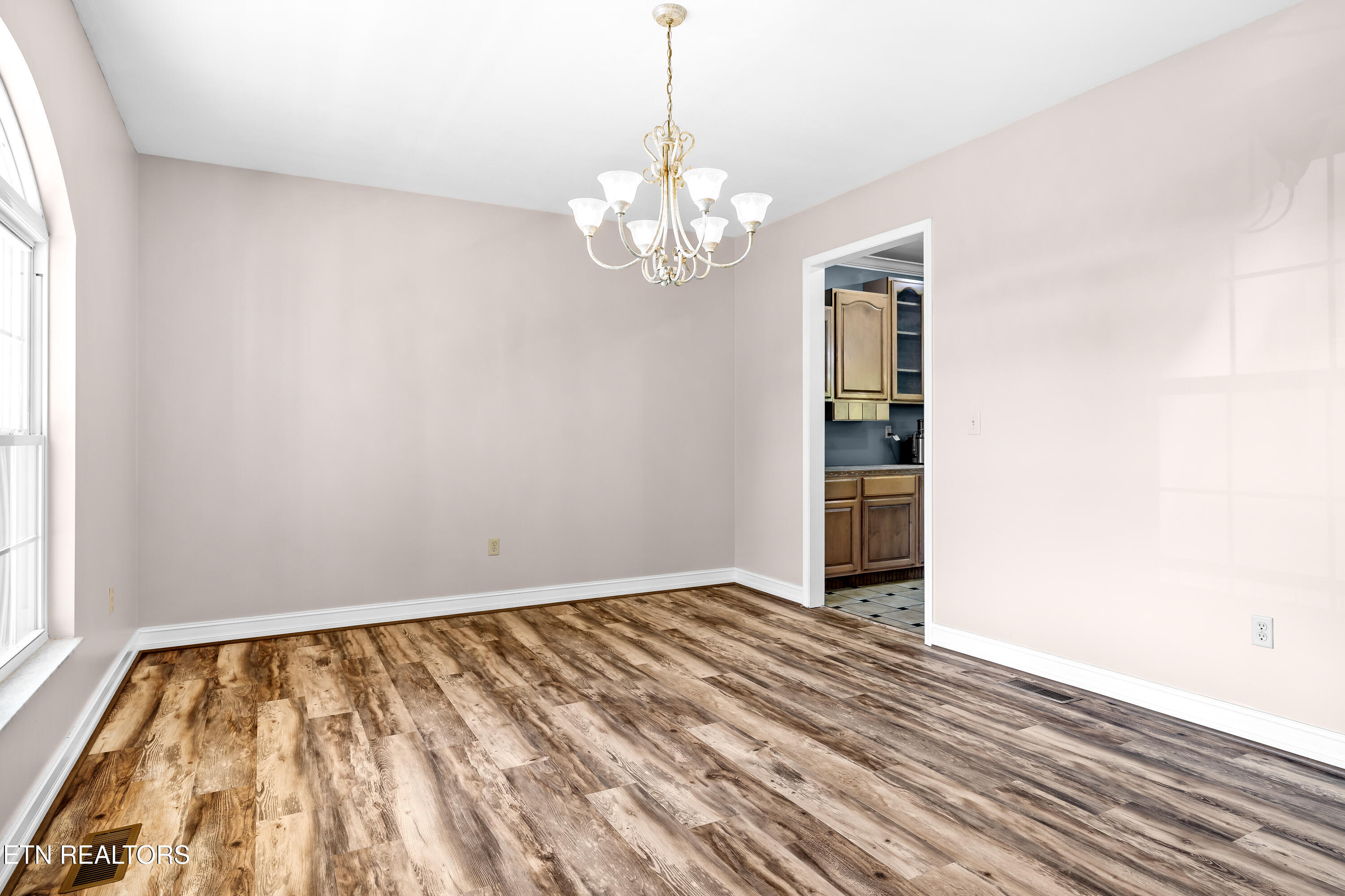 5703 Old Niles Ferry Pike Greenback TN 37742