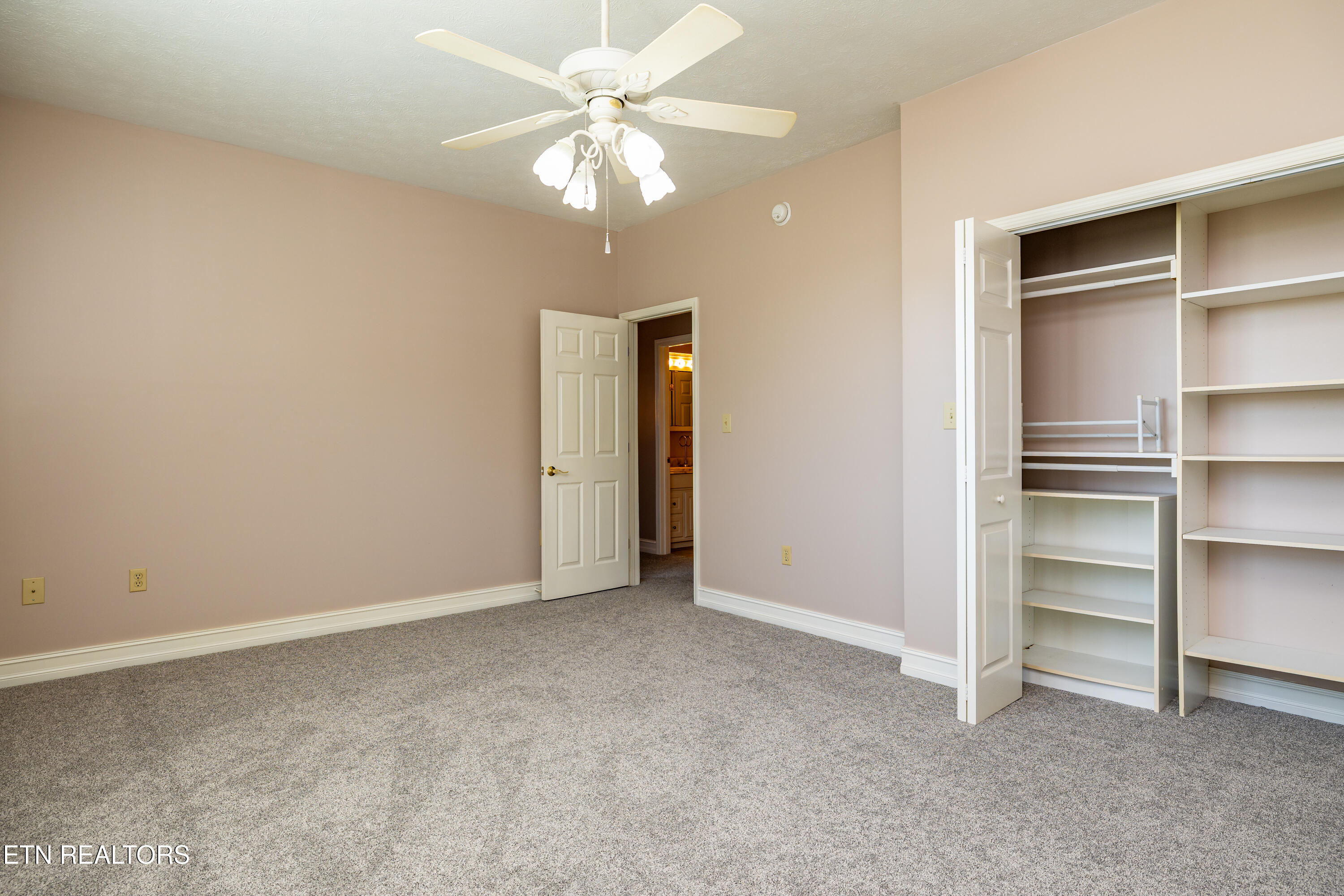 5703 Old Niles Ferry Pike Greenback TN 37742