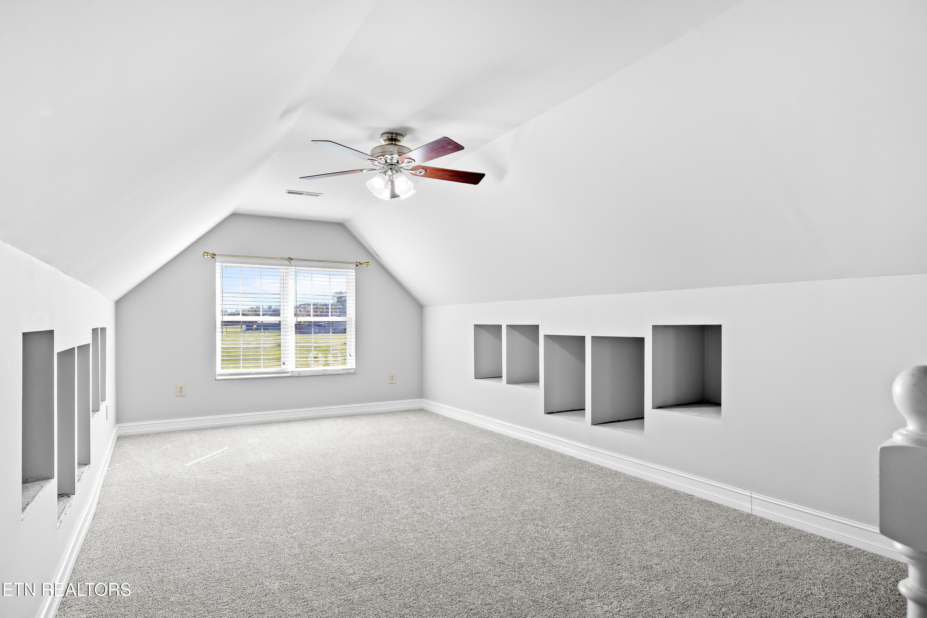 5703 Old Niles Ferry Pike Greenback TN 37742