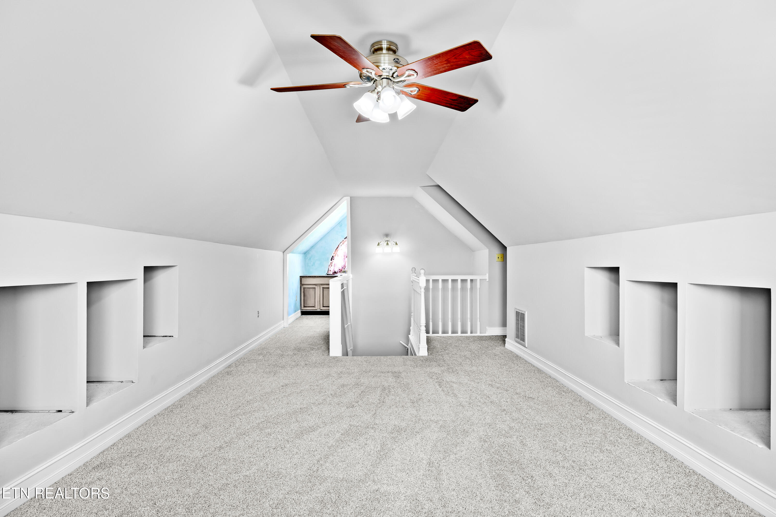5703 Old Niles Ferry Pike Greenback TN 37742