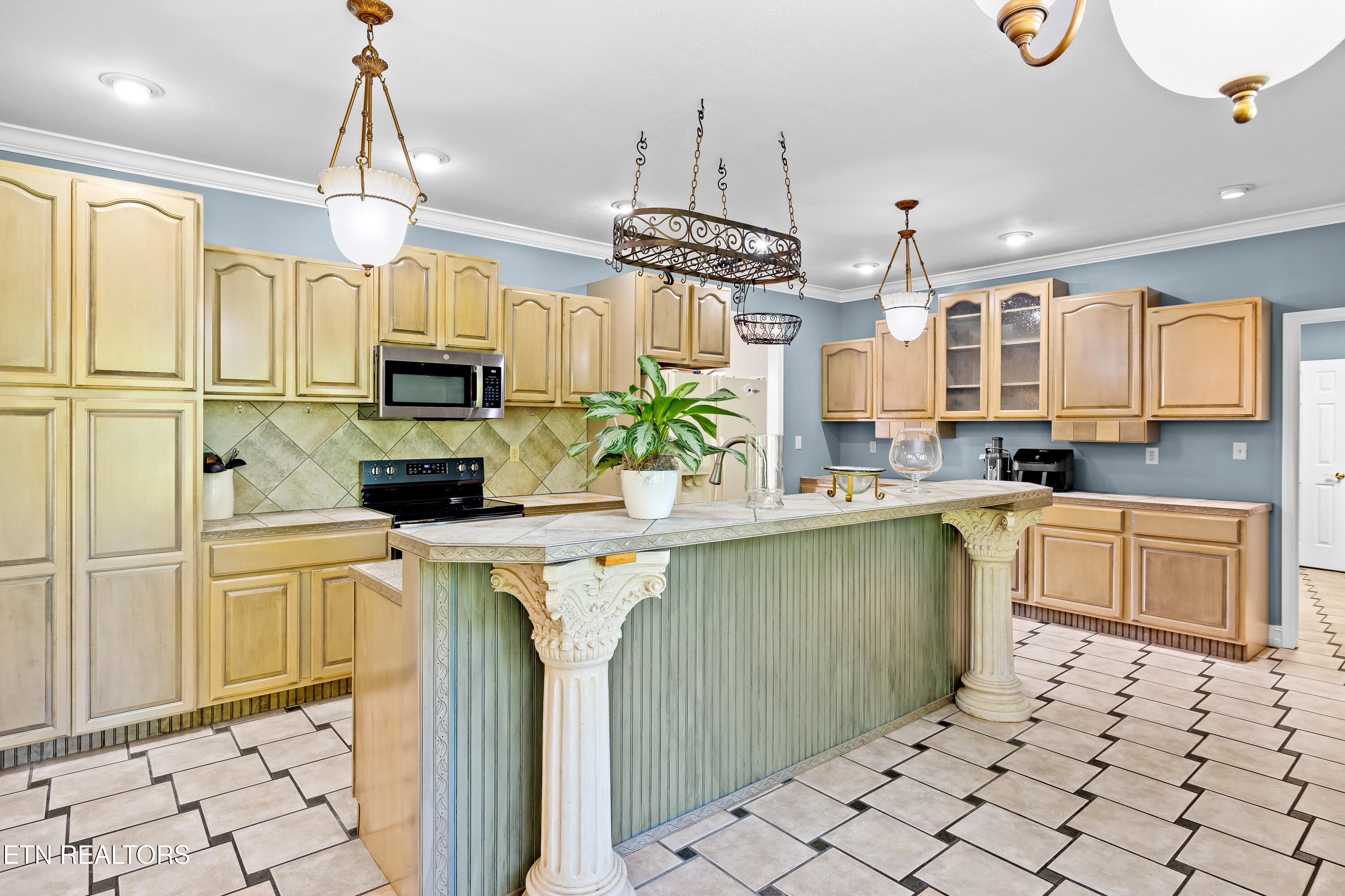 5703 Old Niles Ferry Pike Greenback TN 37742
