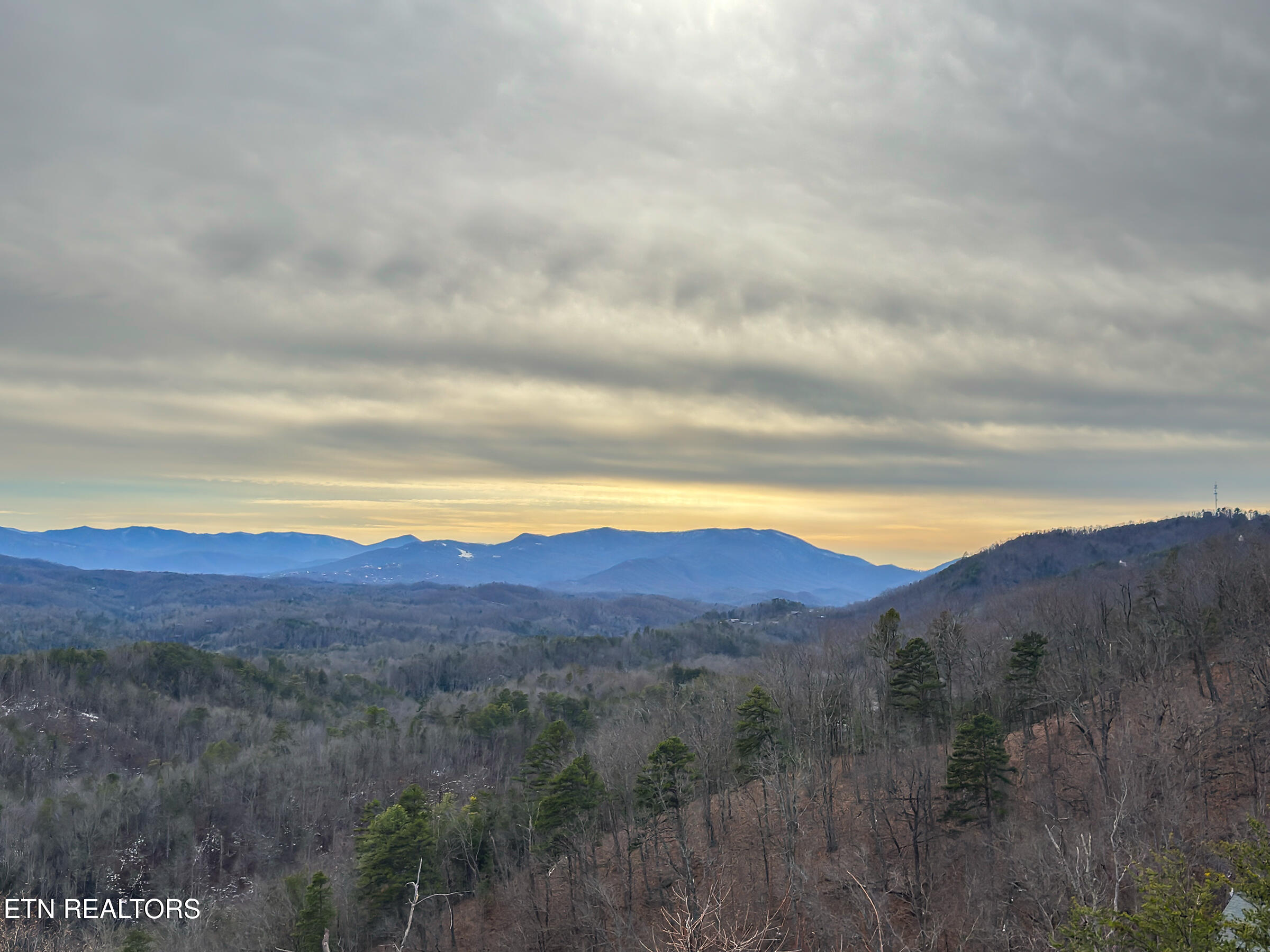 2607 Mountain Glory Trail Sevierville TN 37876