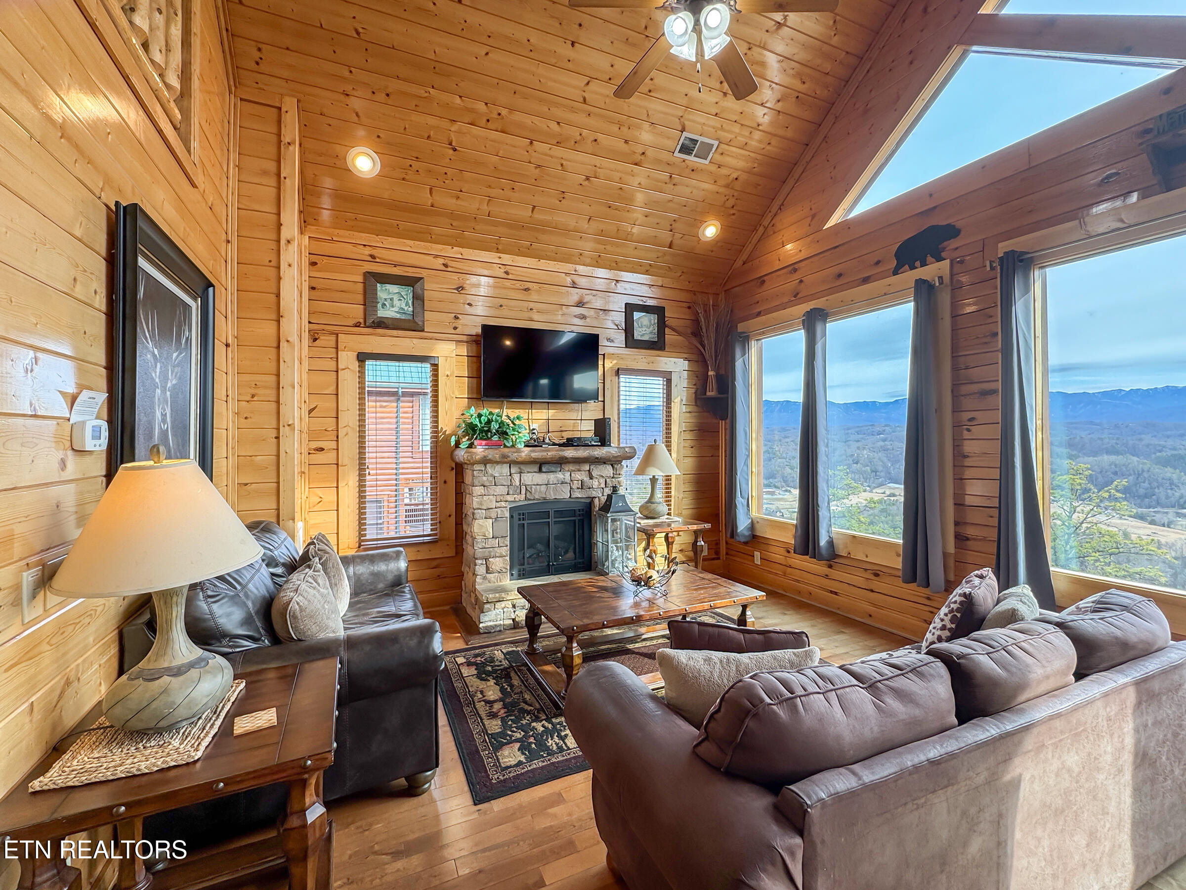 2607 Mountain Glory Trail Sevierville TN 37876