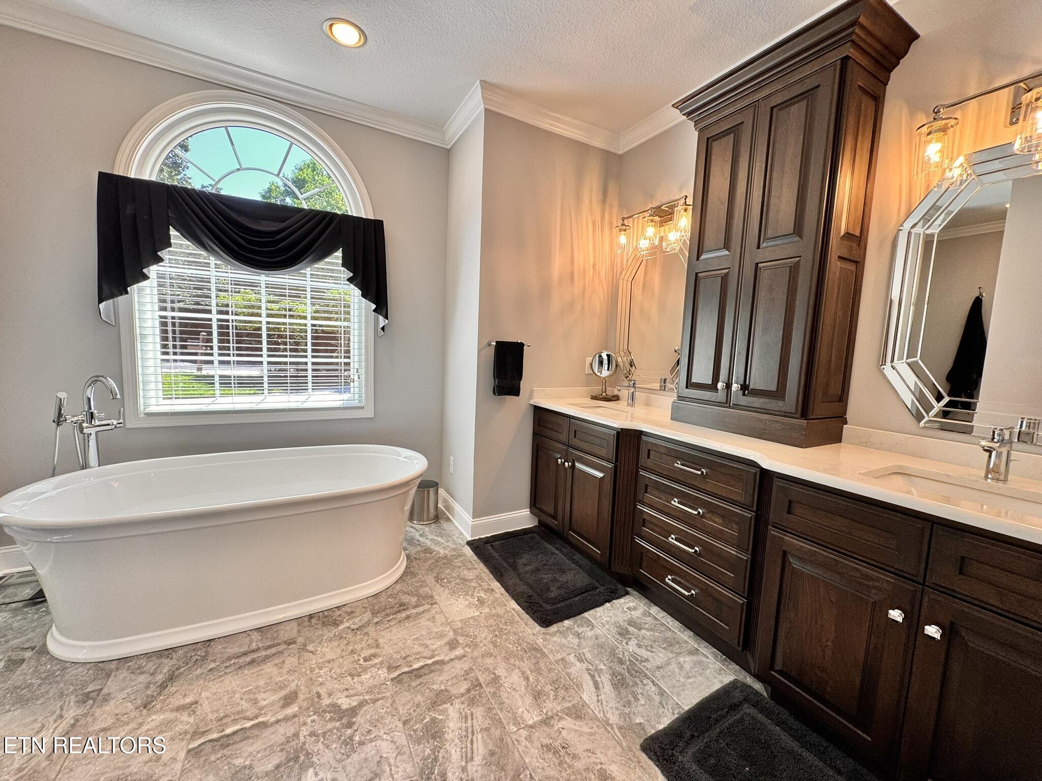 201 Iroquois Circle Loudon TN 37774