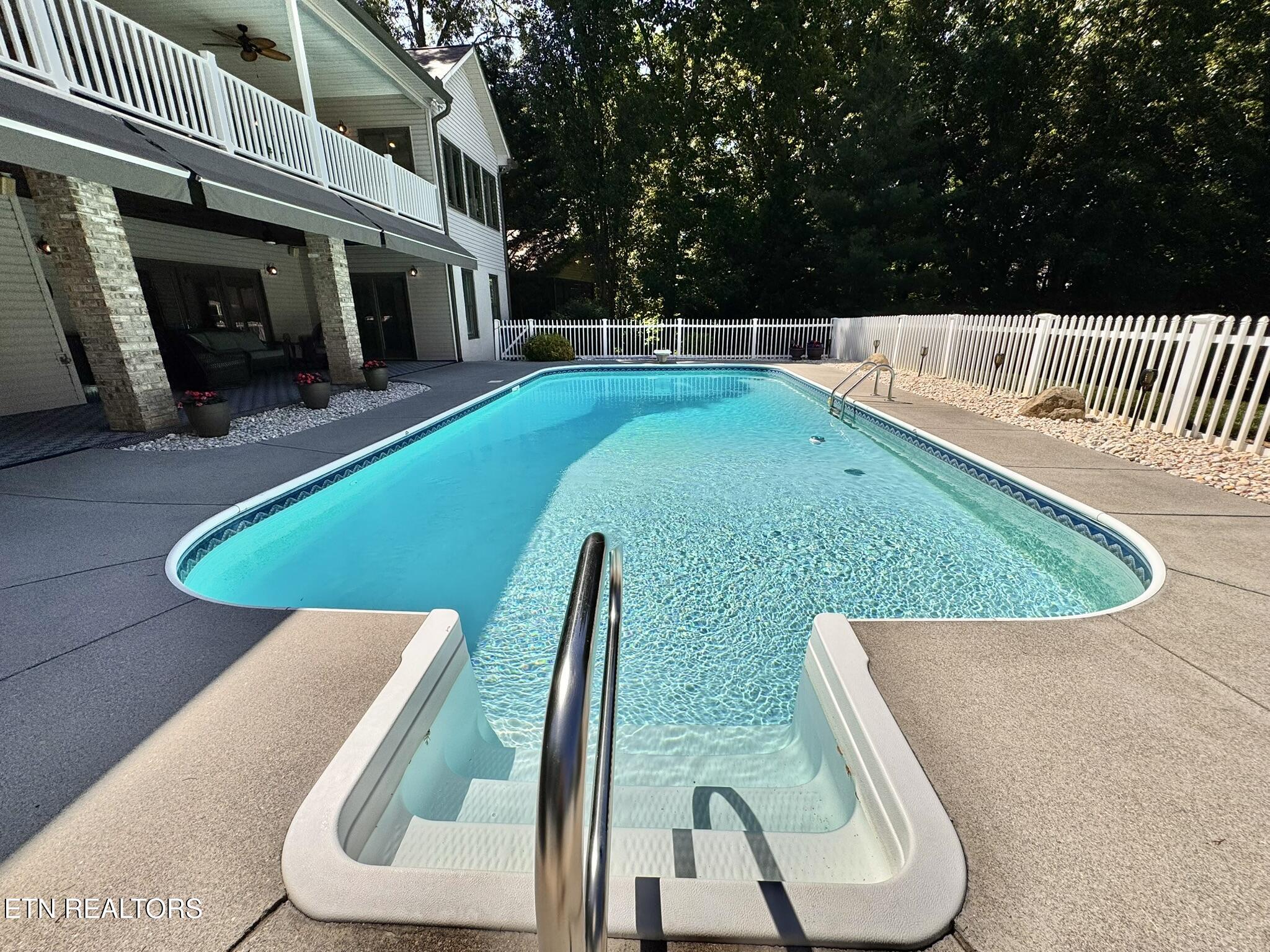 201 Iroquois Circle Loudon TN 37774