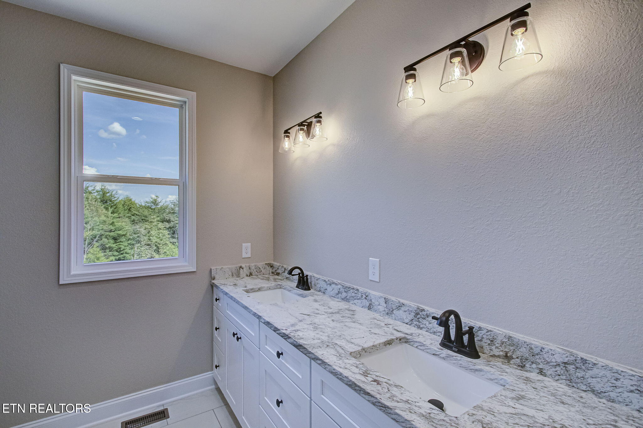 164 Logans Bluff Bean Station TN 37708
