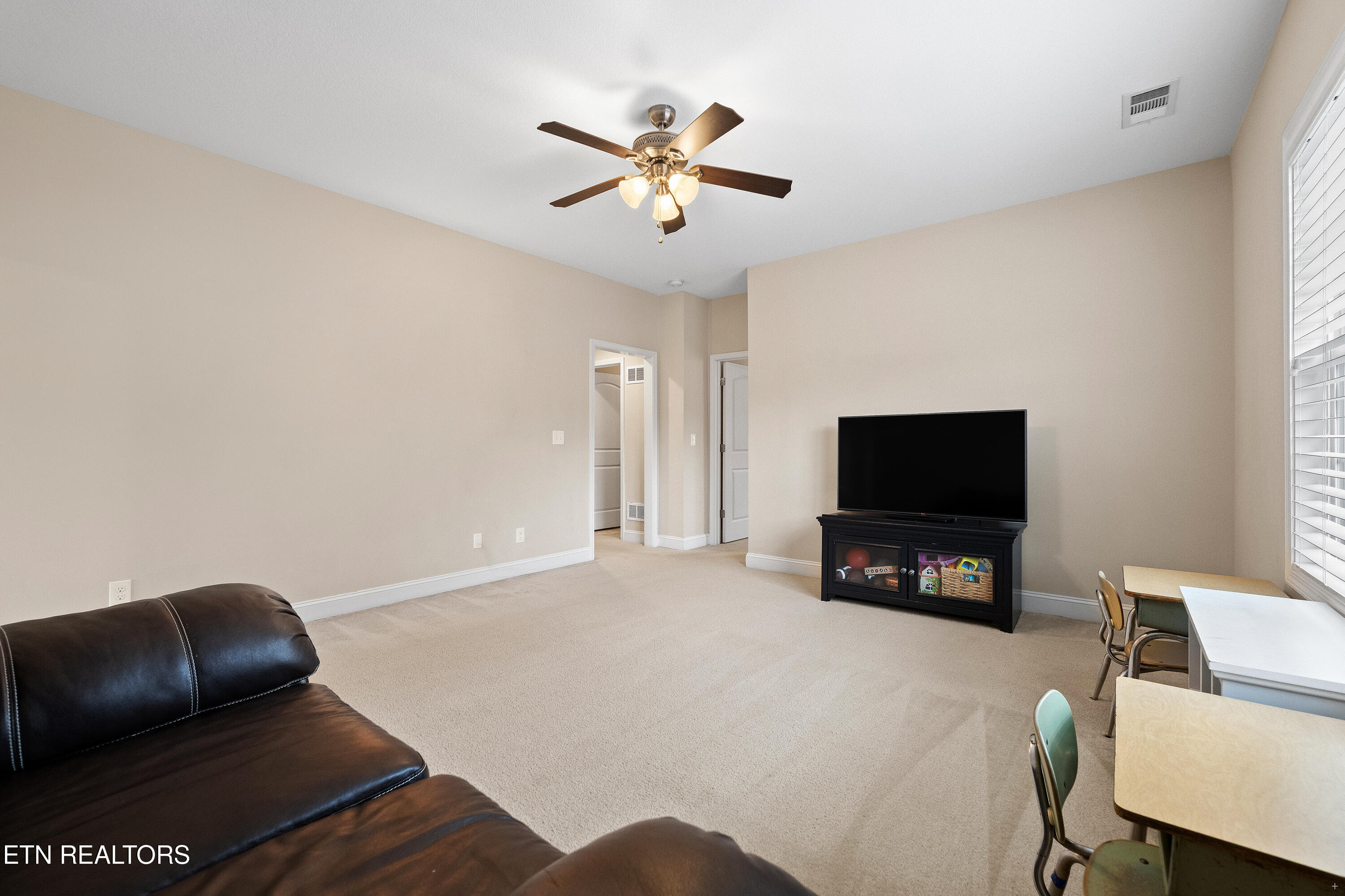 2058 Gusty Wind Lane Knoxville TN 37932