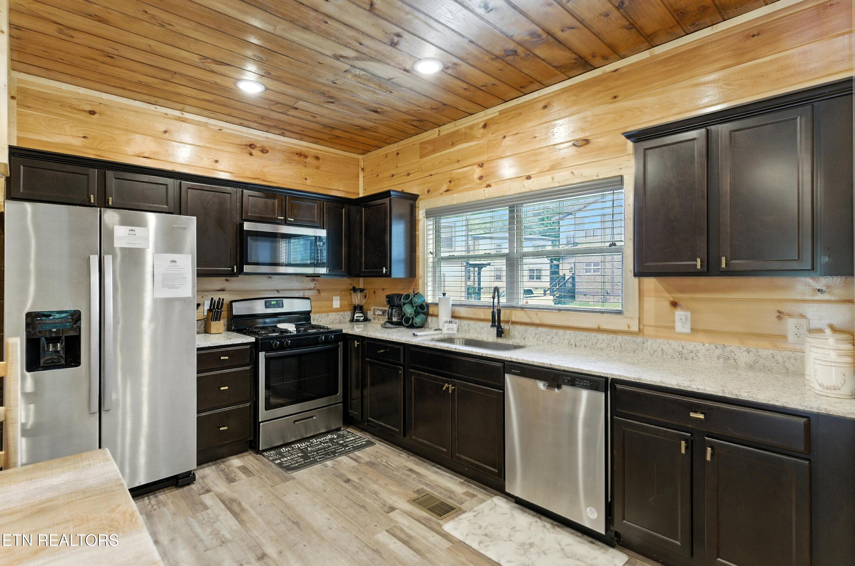 576 Dollywood Lane Pigeon Forge TN 37863