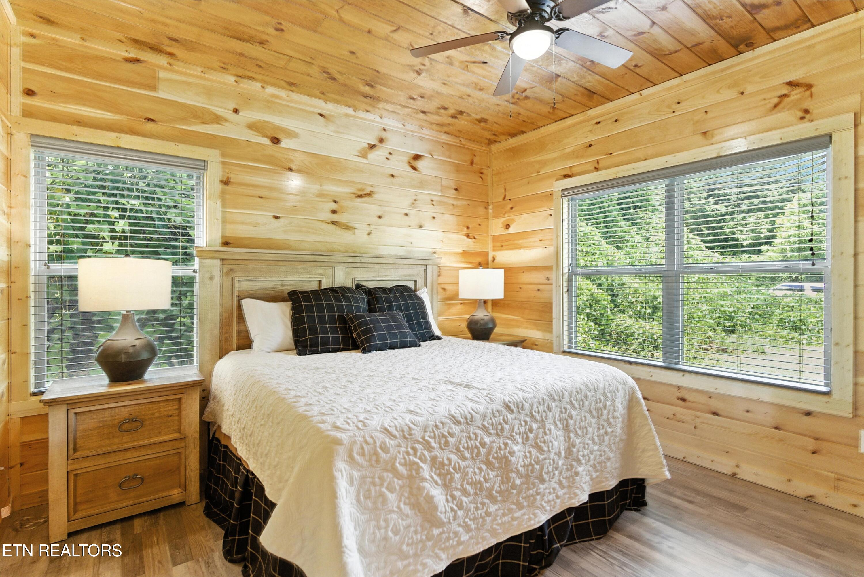 576 Dollywood Lane Pigeon Forge TN 37863
