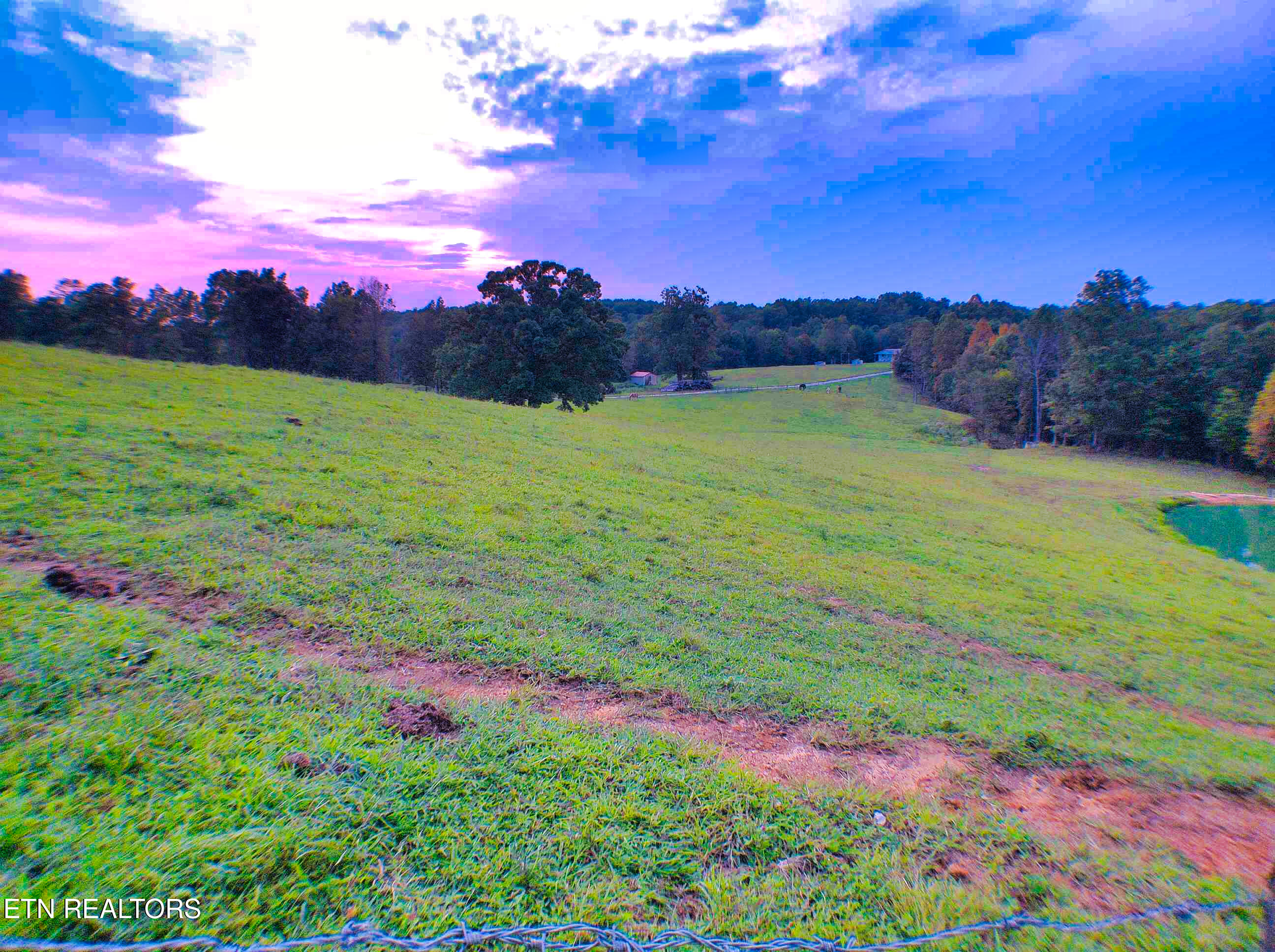 1139 Deer Lodge Highway Sunbright TN 37872