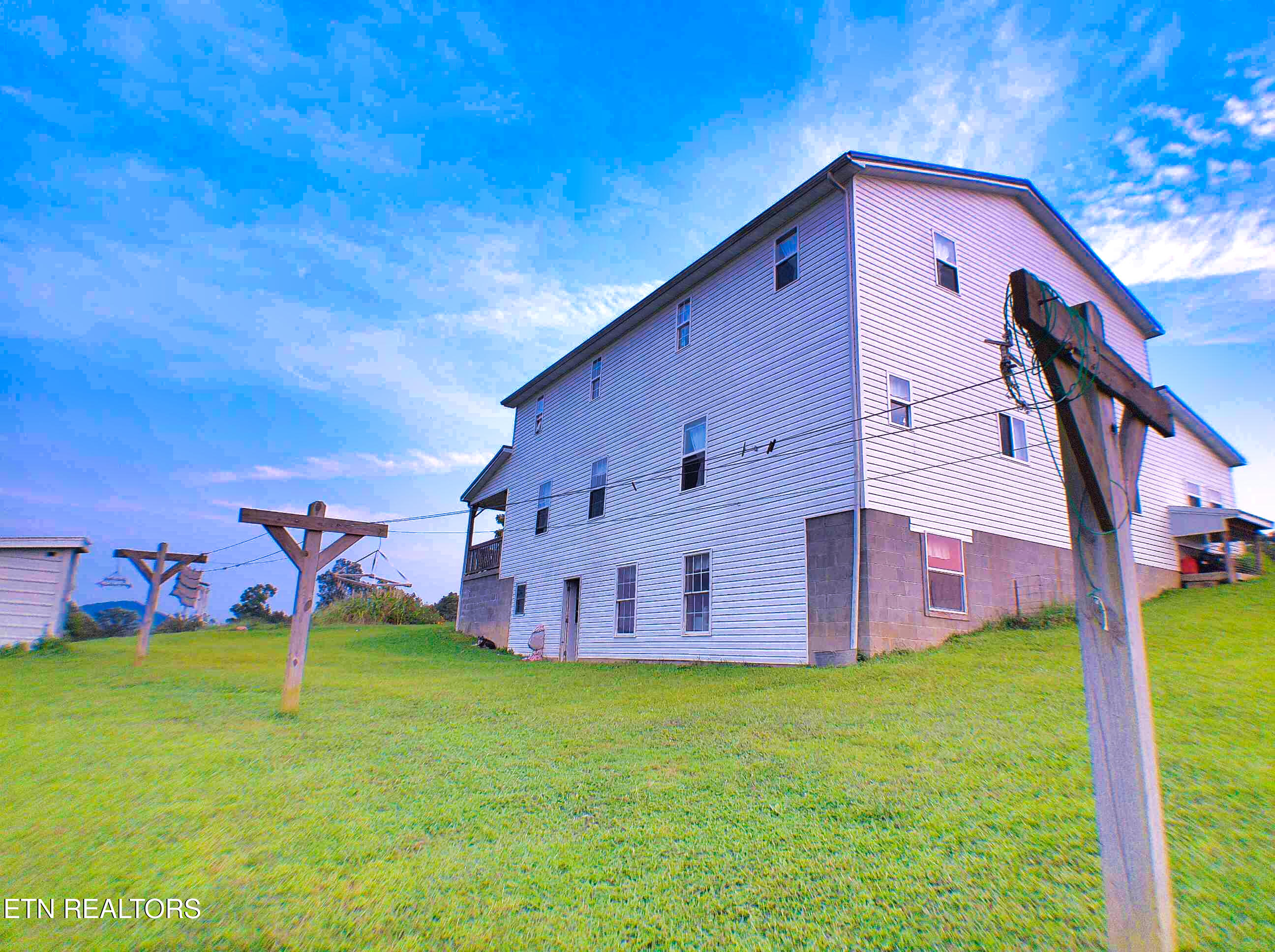 1139 Deer Lodge Highway Sunbright TN 37872