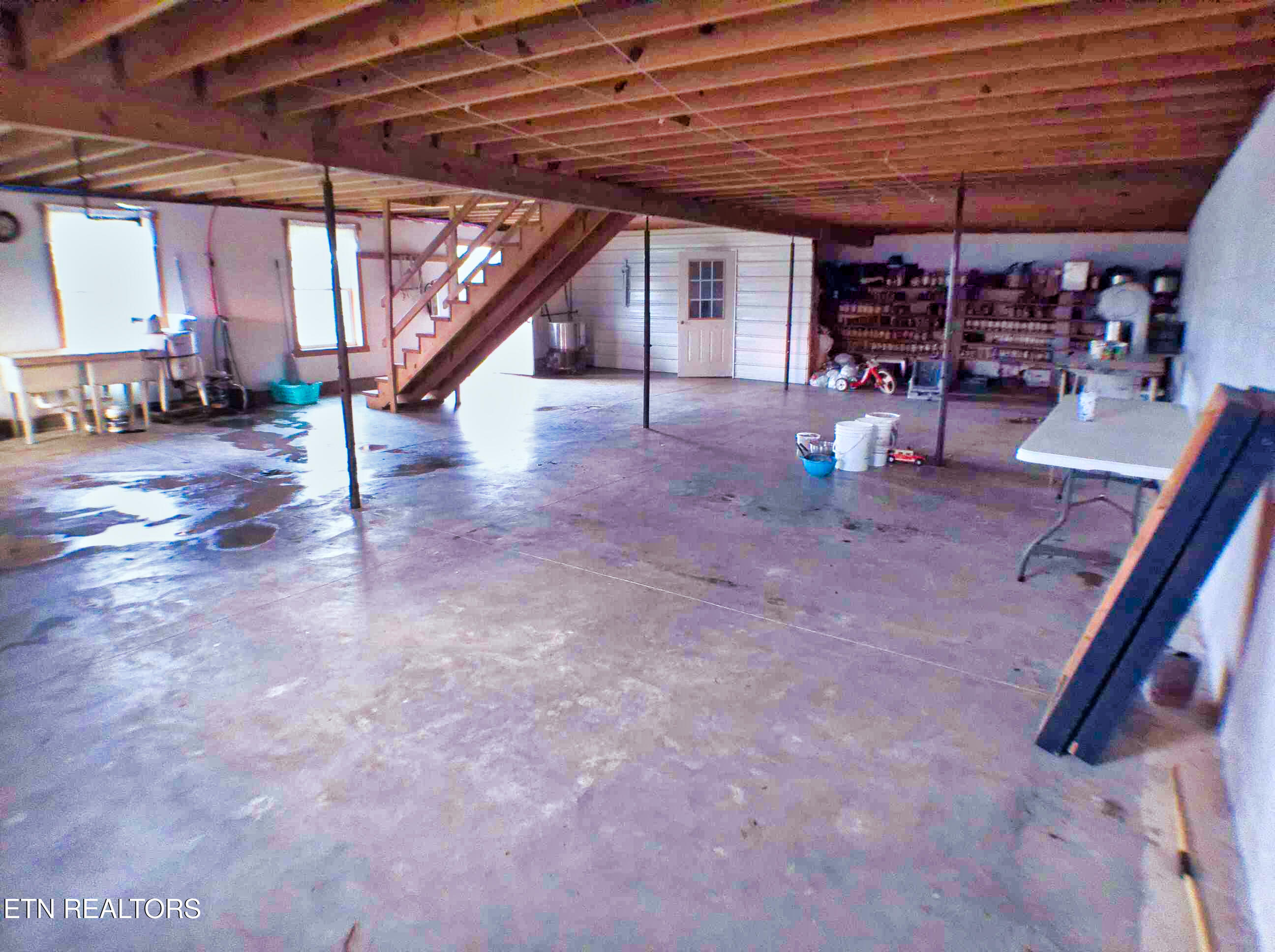 1139 Deer Lodge Highway Sunbright TN 37872