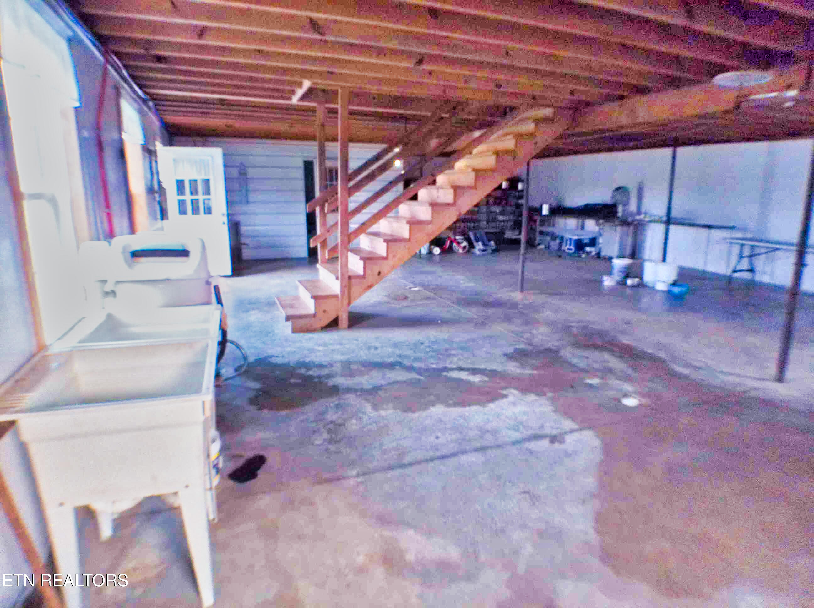 1139 Deer Lodge Highway Sunbright TN 37872