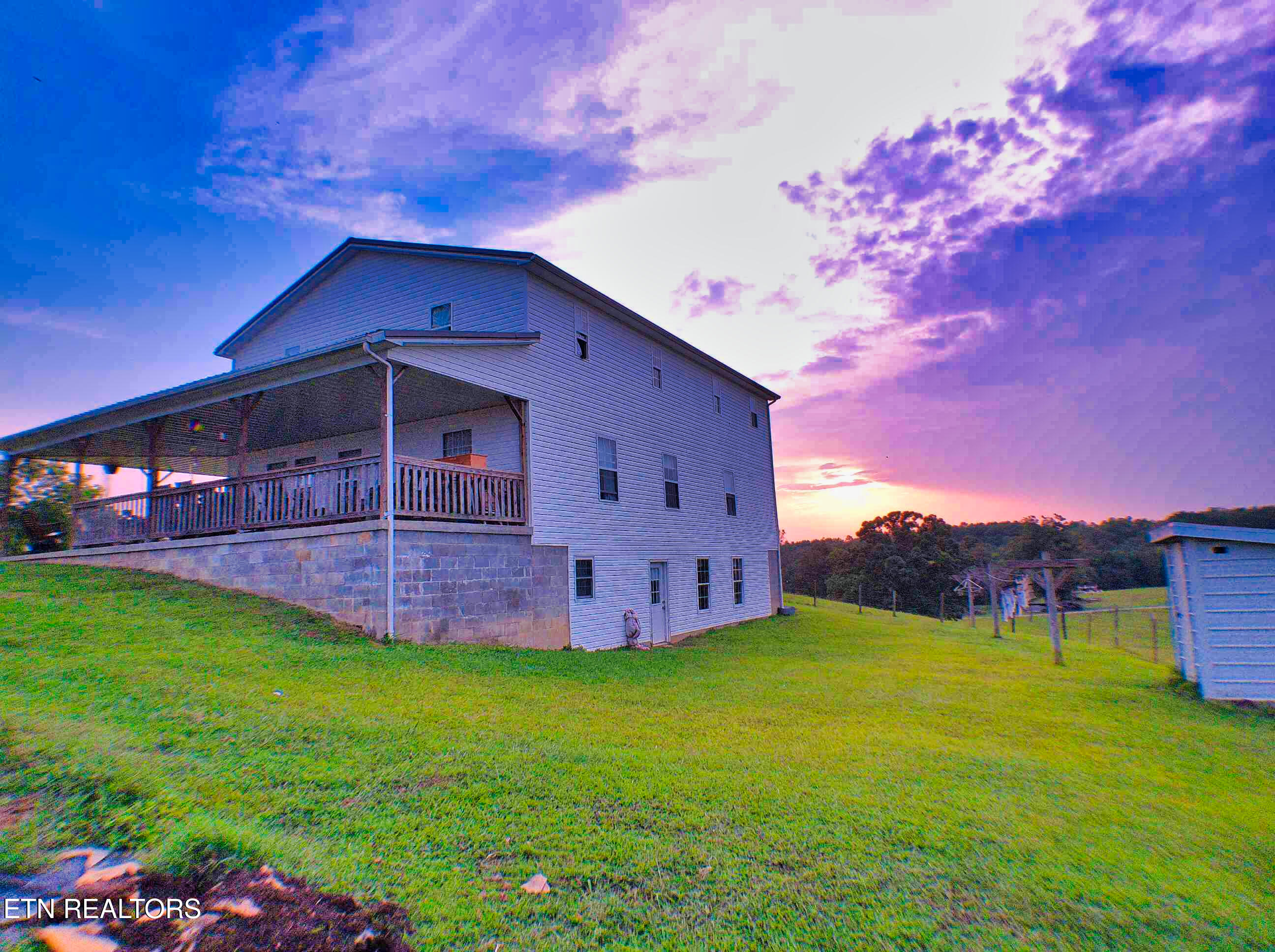 1139 Deer Lodge Highway Sunbright TN 37872