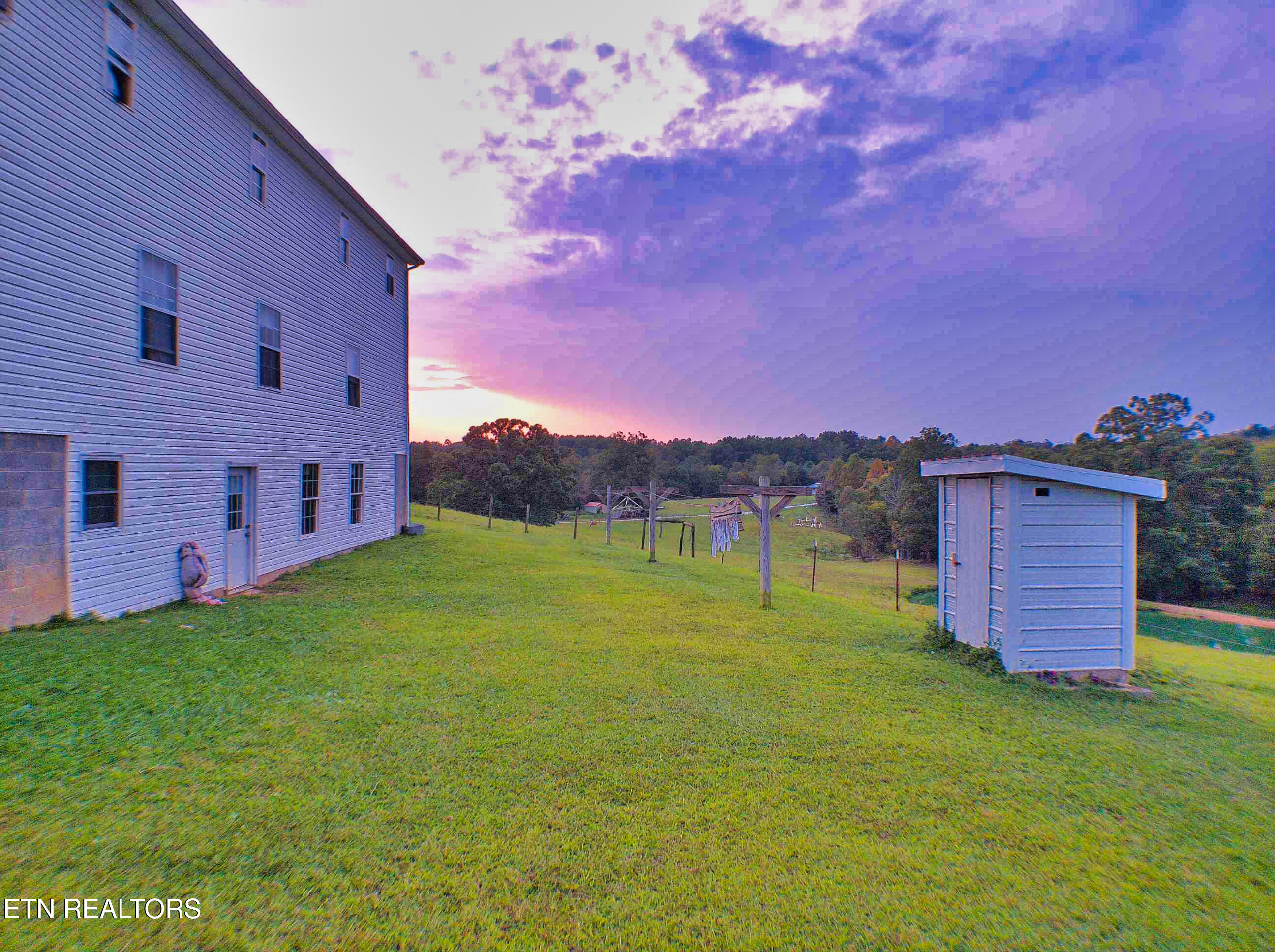 1139 Deer Lodge Highway Sunbright TN 37872