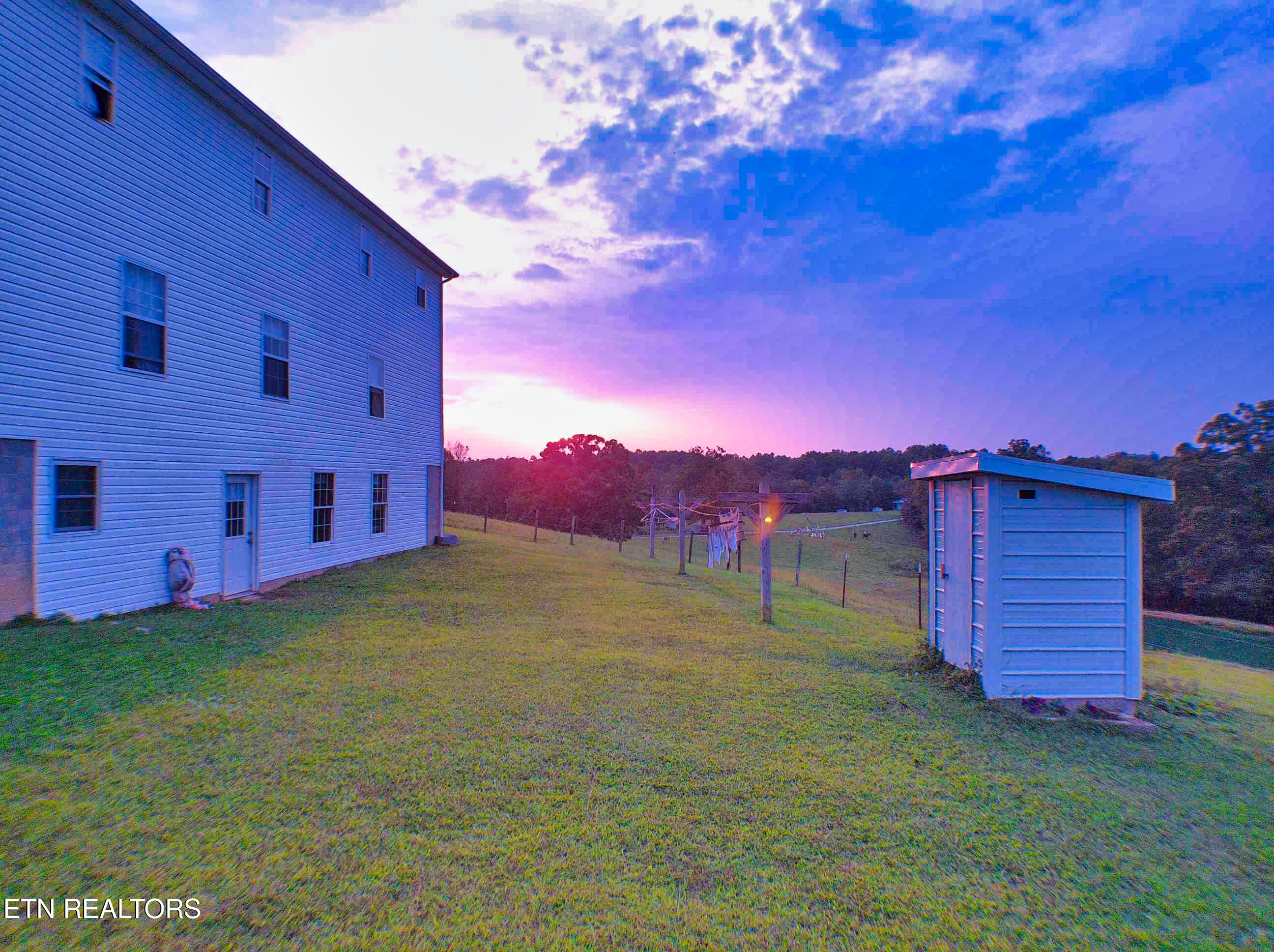 1139 Deer Lodge Highway Sunbright TN 37872