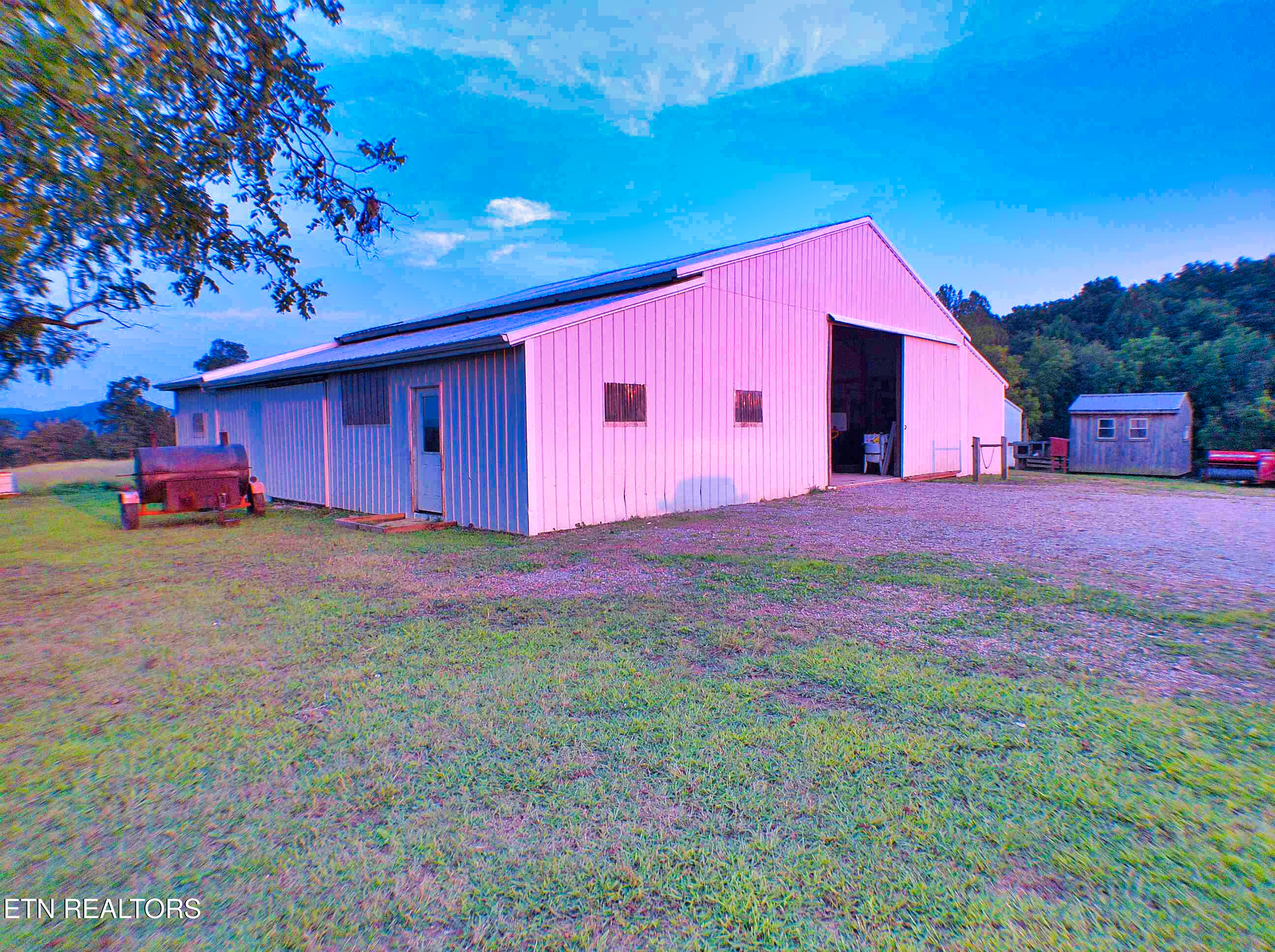 1139 Deer Lodge Highway Sunbright TN 37872