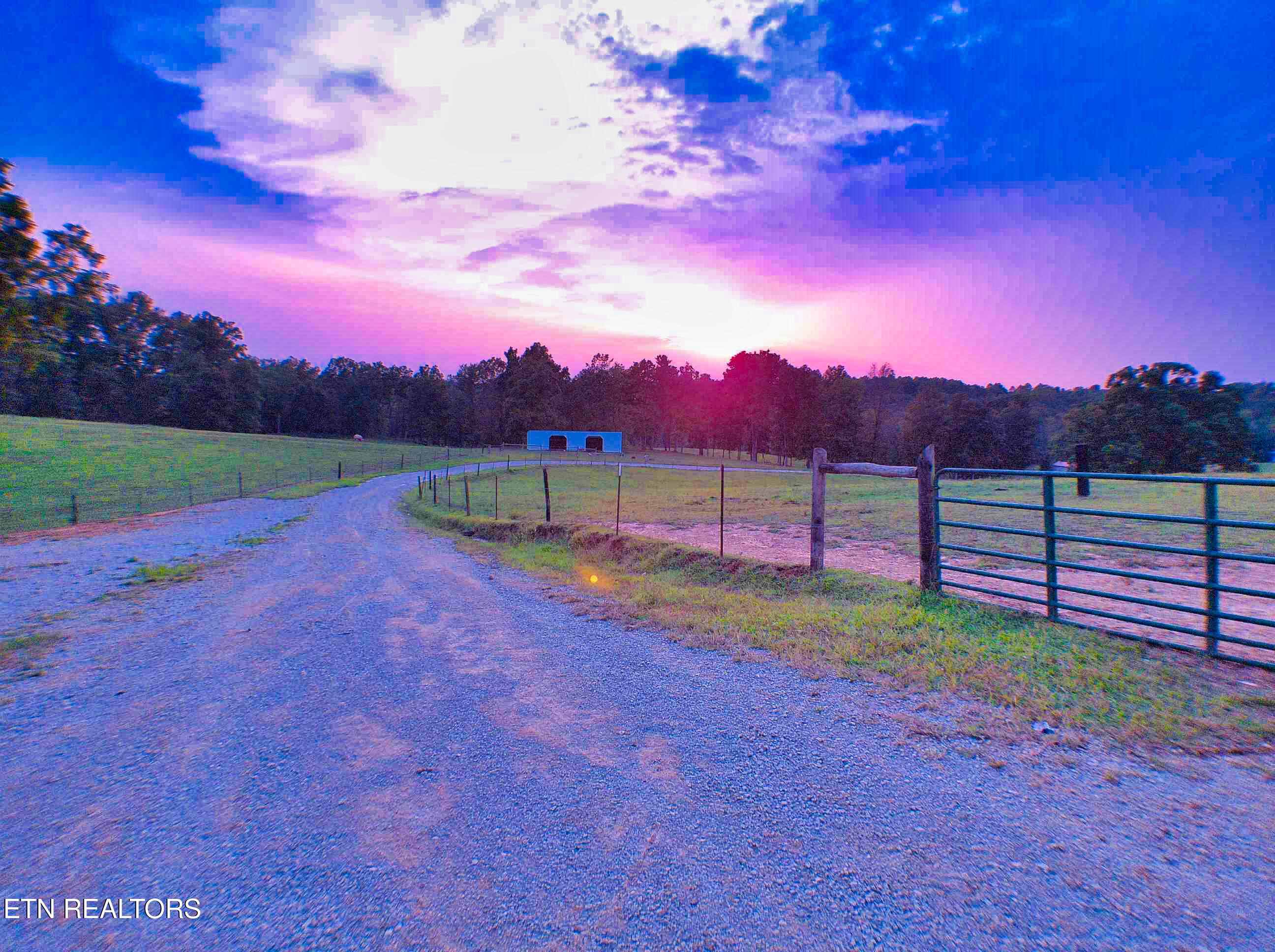 1139 Deer Lodge Highway Sunbright TN 37872