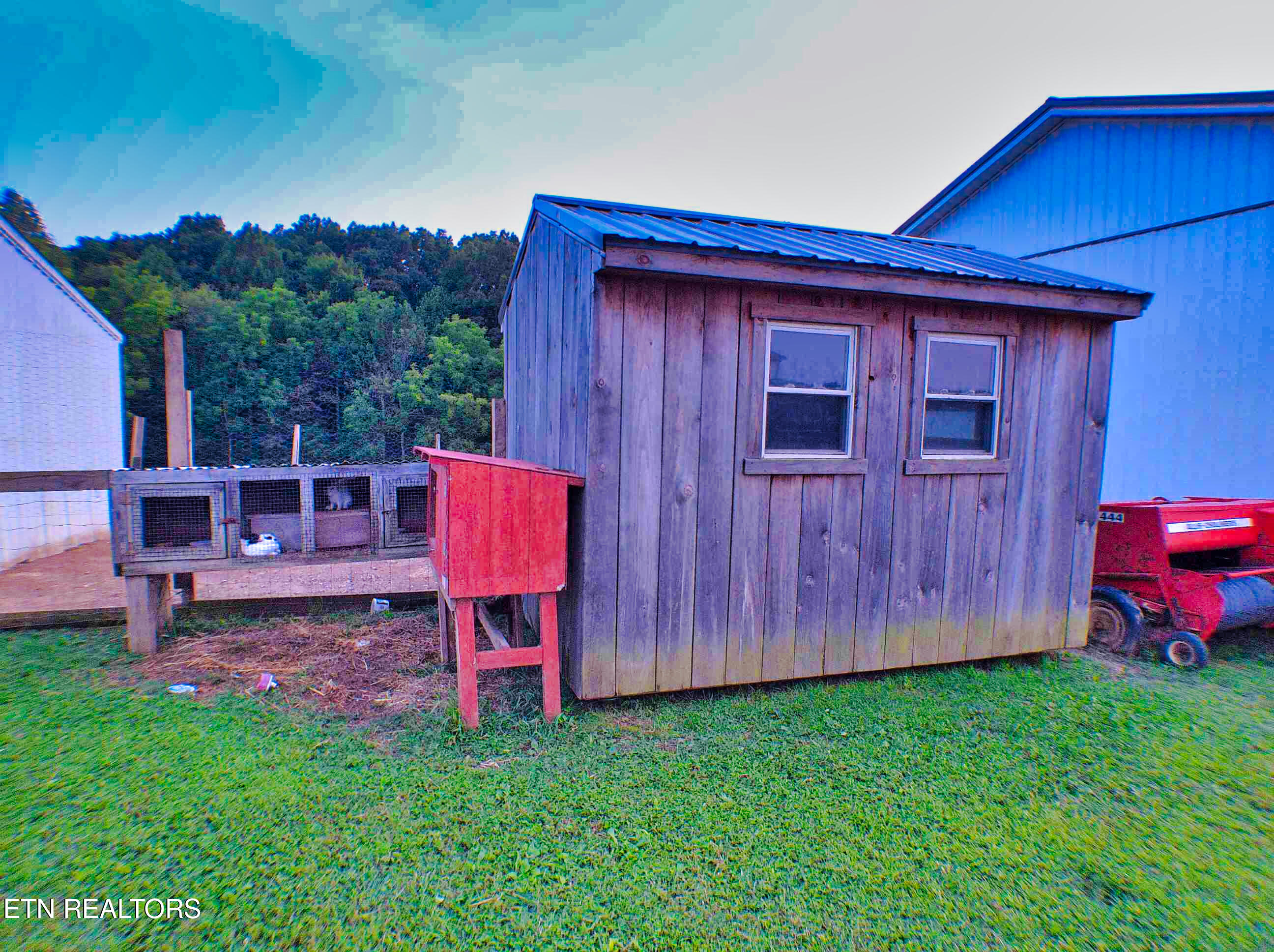 1139 Deer Lodge Highway Sunbright TN 37872