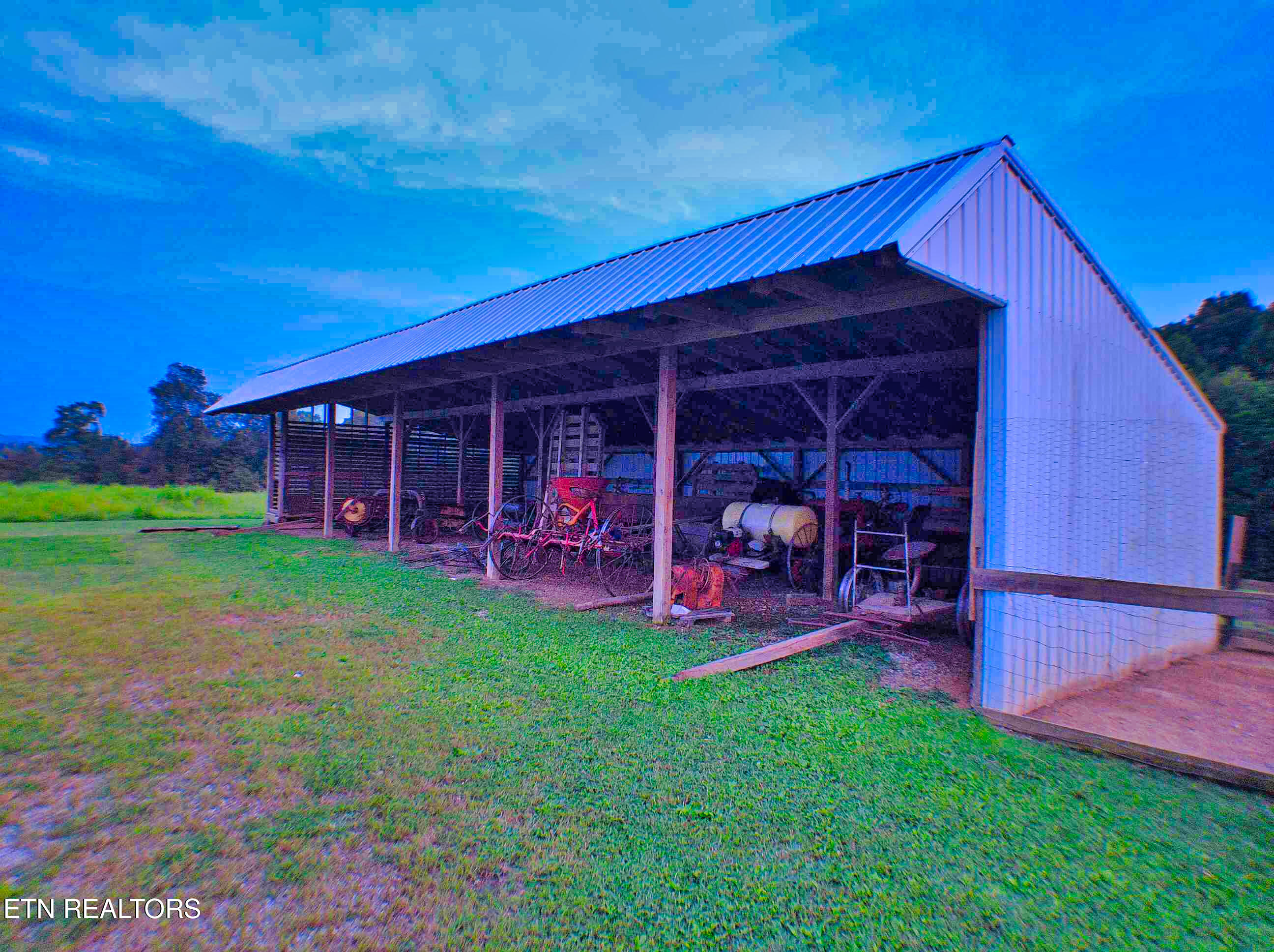 1139 Deer Lodge Highway Sunbright TN 37872