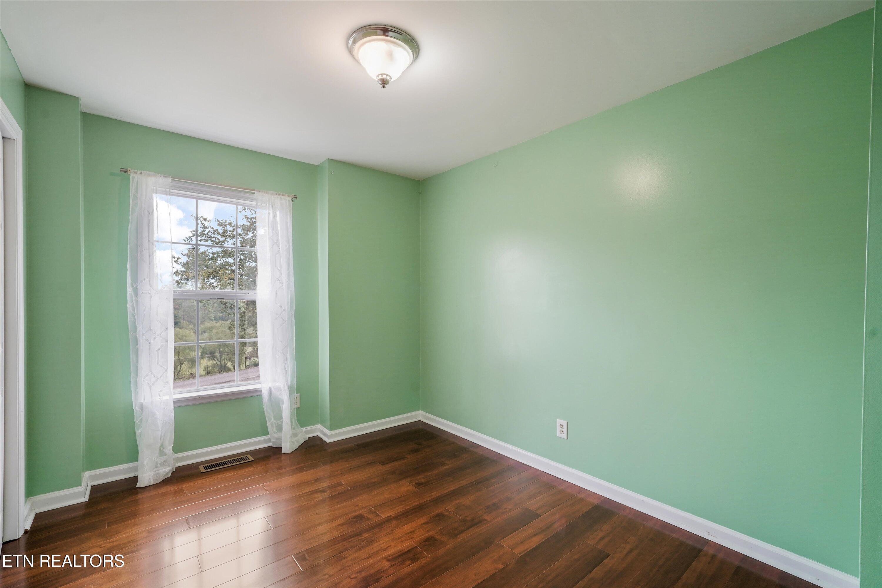 222 Disney Lane Caryville TN 37714