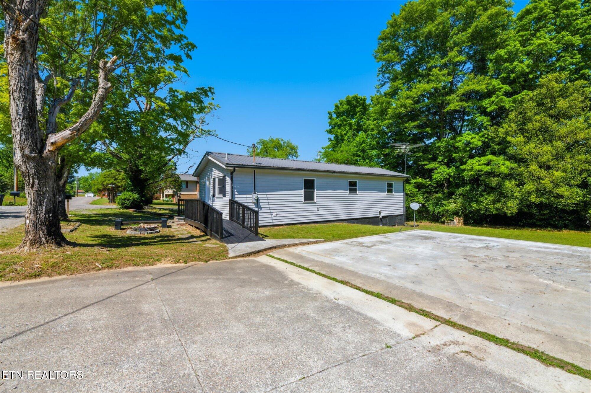 615 Carroll Street Etowah TN 37331