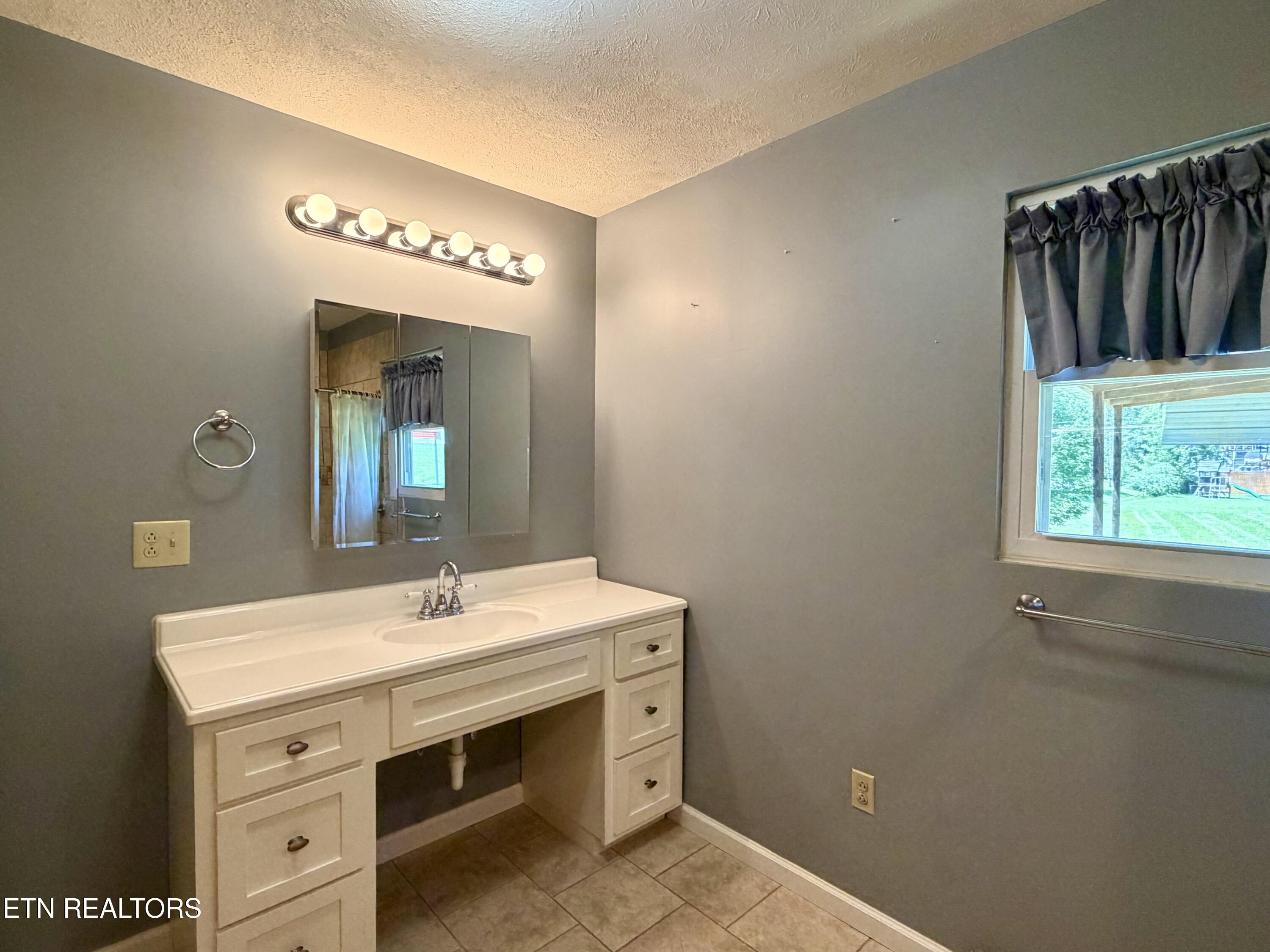 130 Griffith Lane Jacksboro TN 37757
