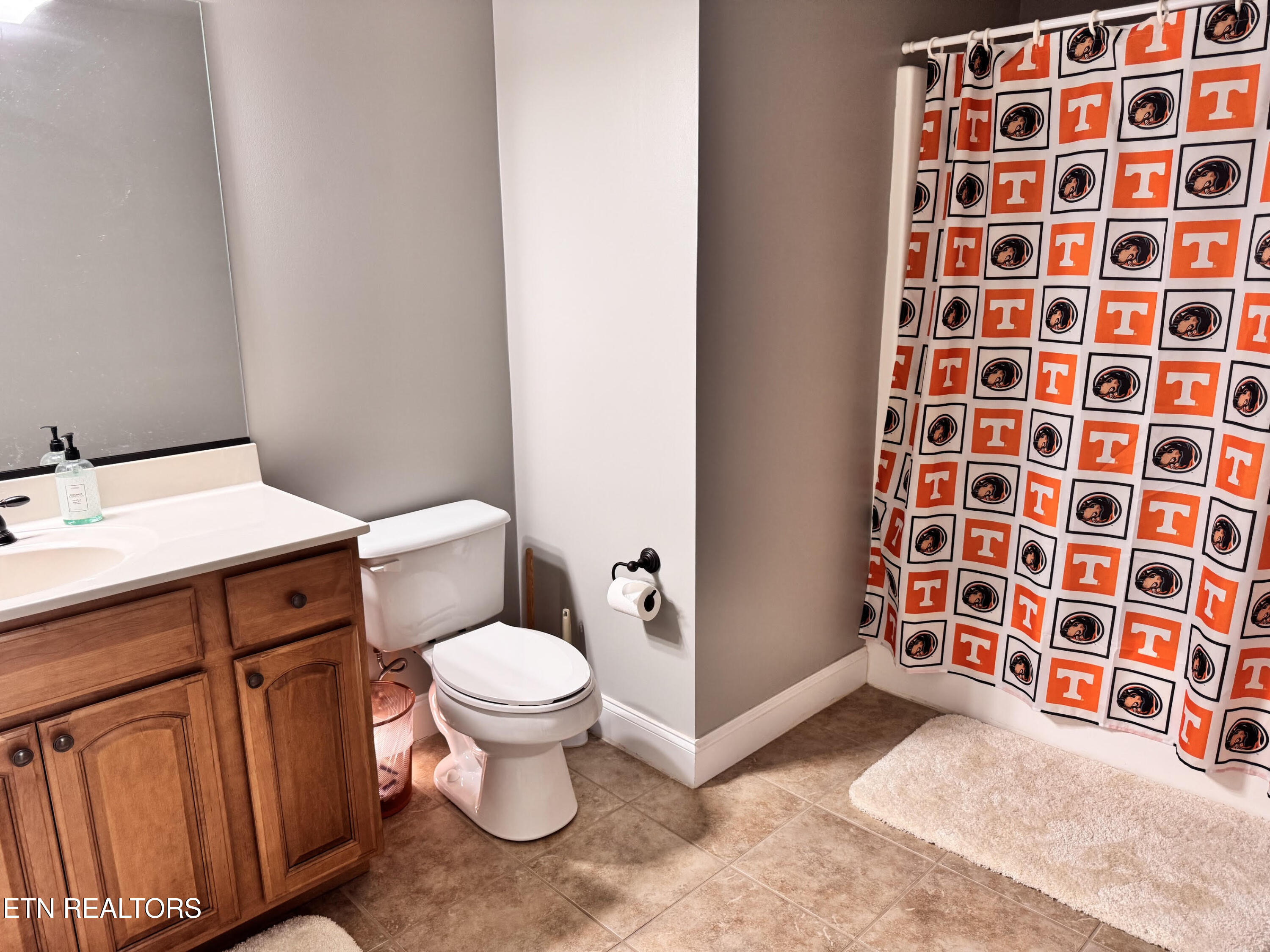 712 Whispering Hills Lane Knoxville TN 37934