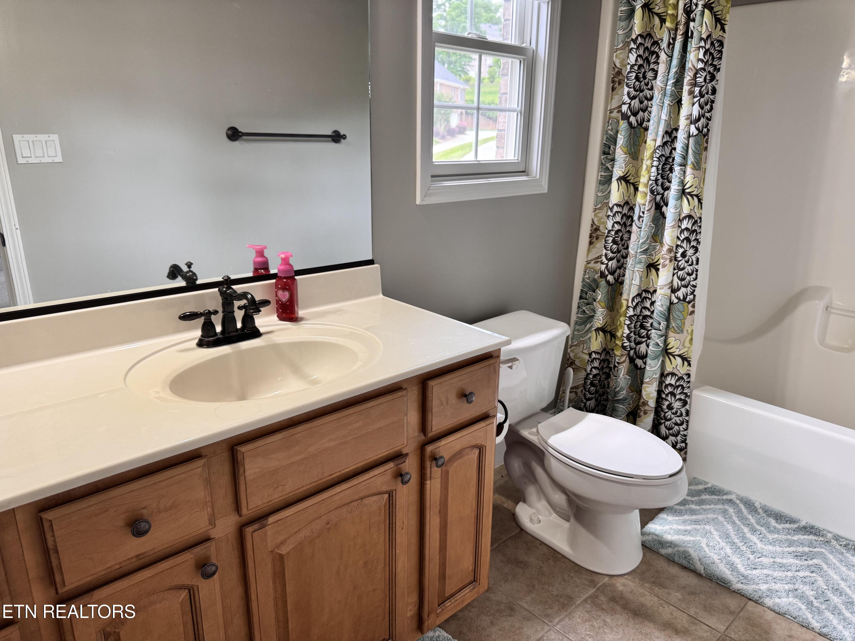 712 Whispering Hills Lane Knoxville TN 37934