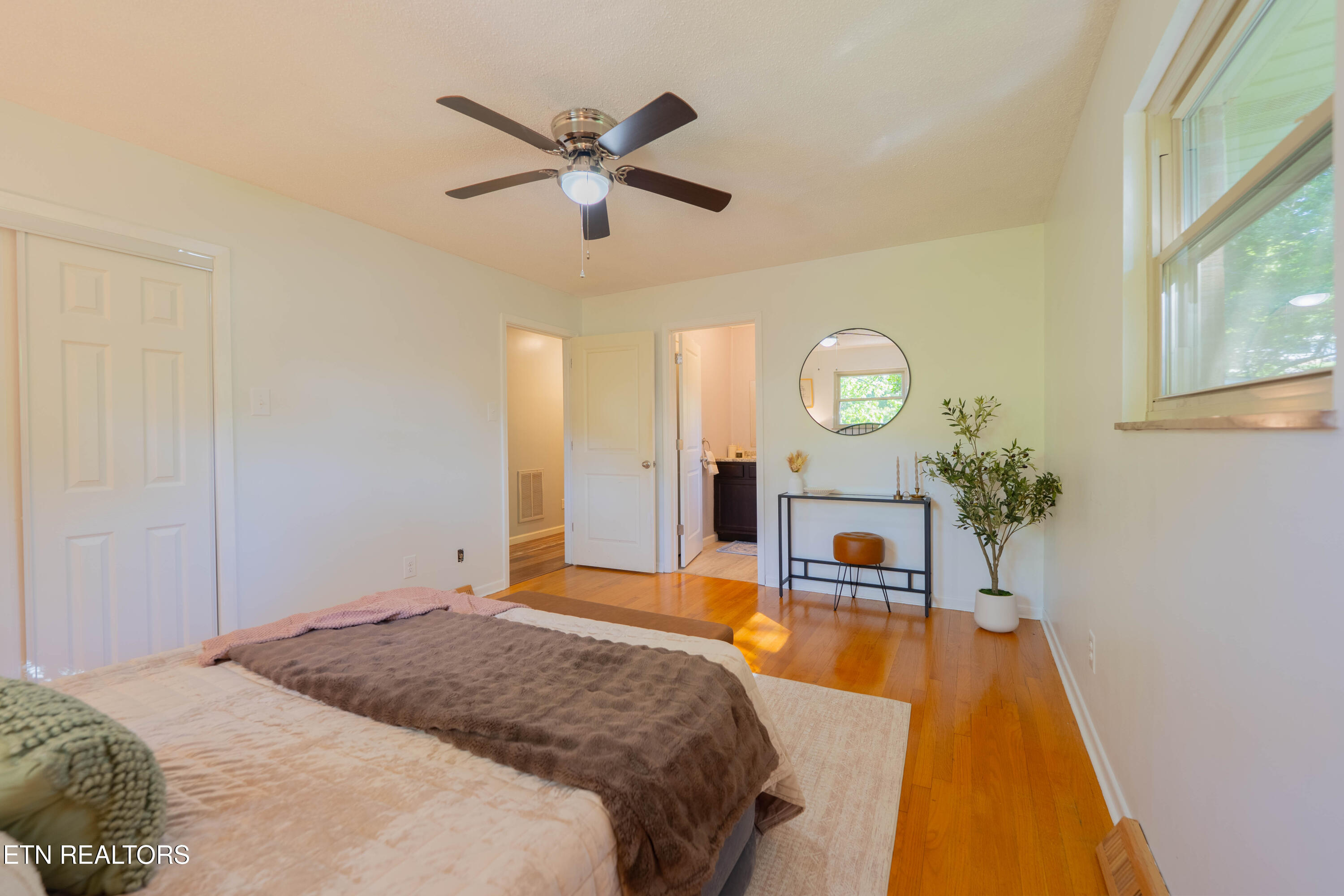 4504 Woodview Road Louisville TN 37777