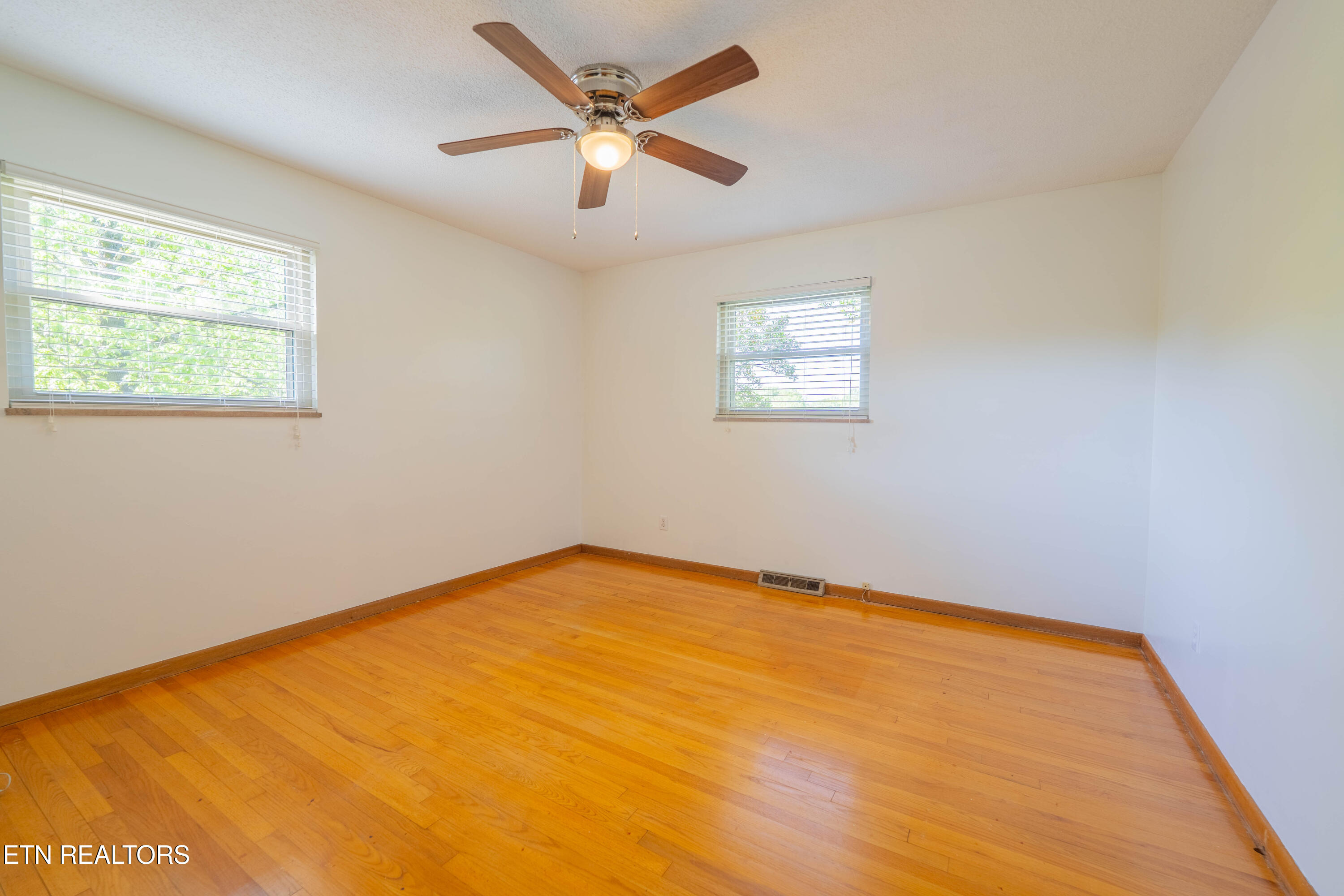 4504 Woodview Road Louisville TN 37777