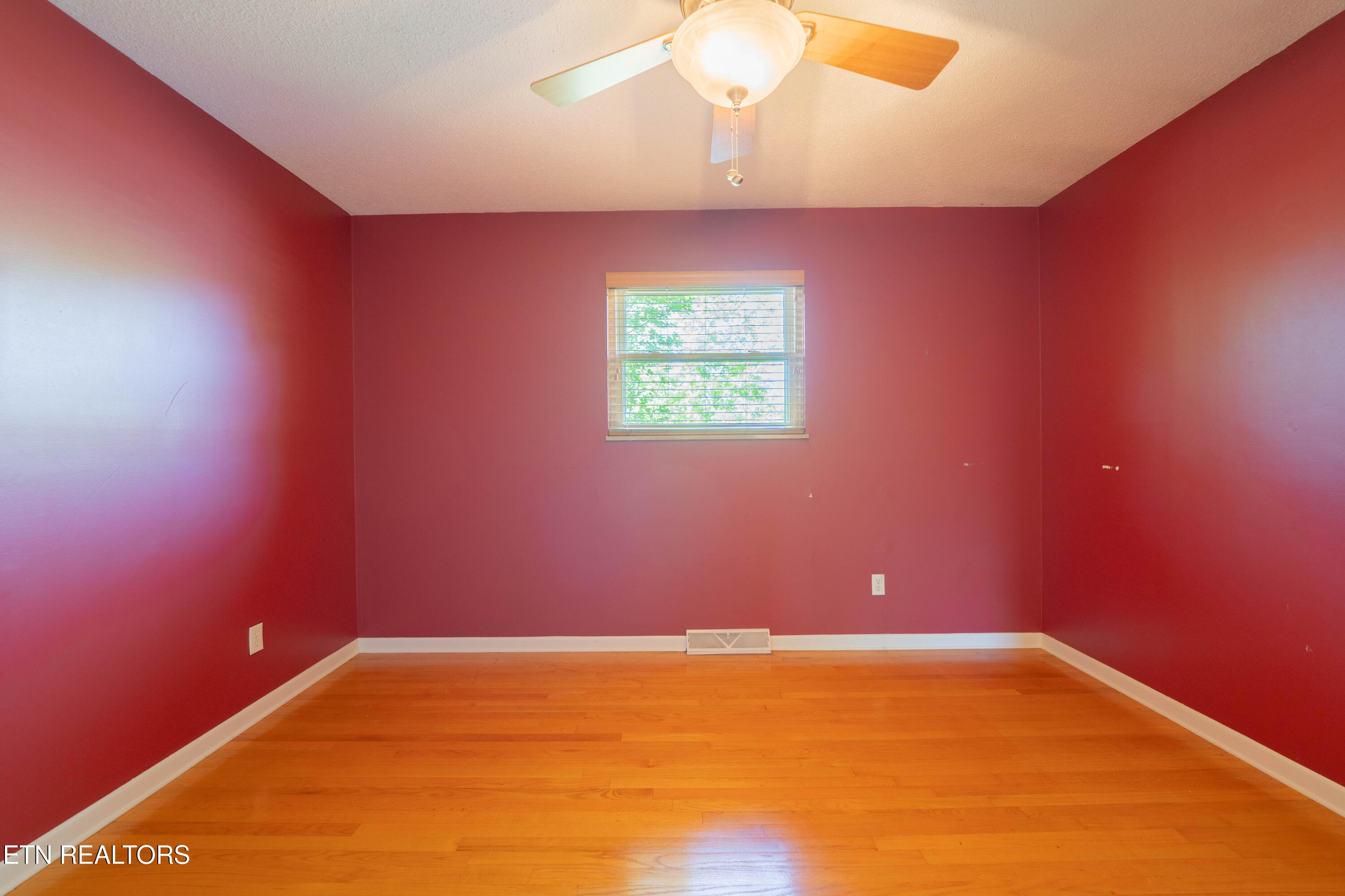 4504 Woodview Road Louisville TN 37777