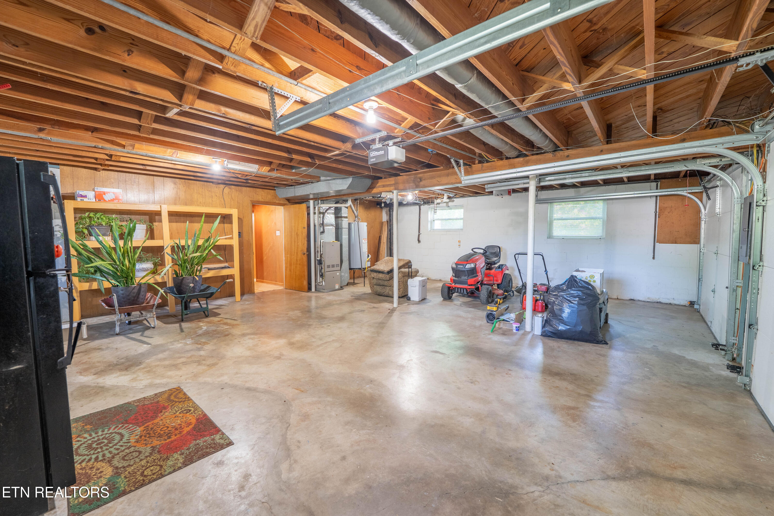 4504 Woodview Road Louisville TN 37777