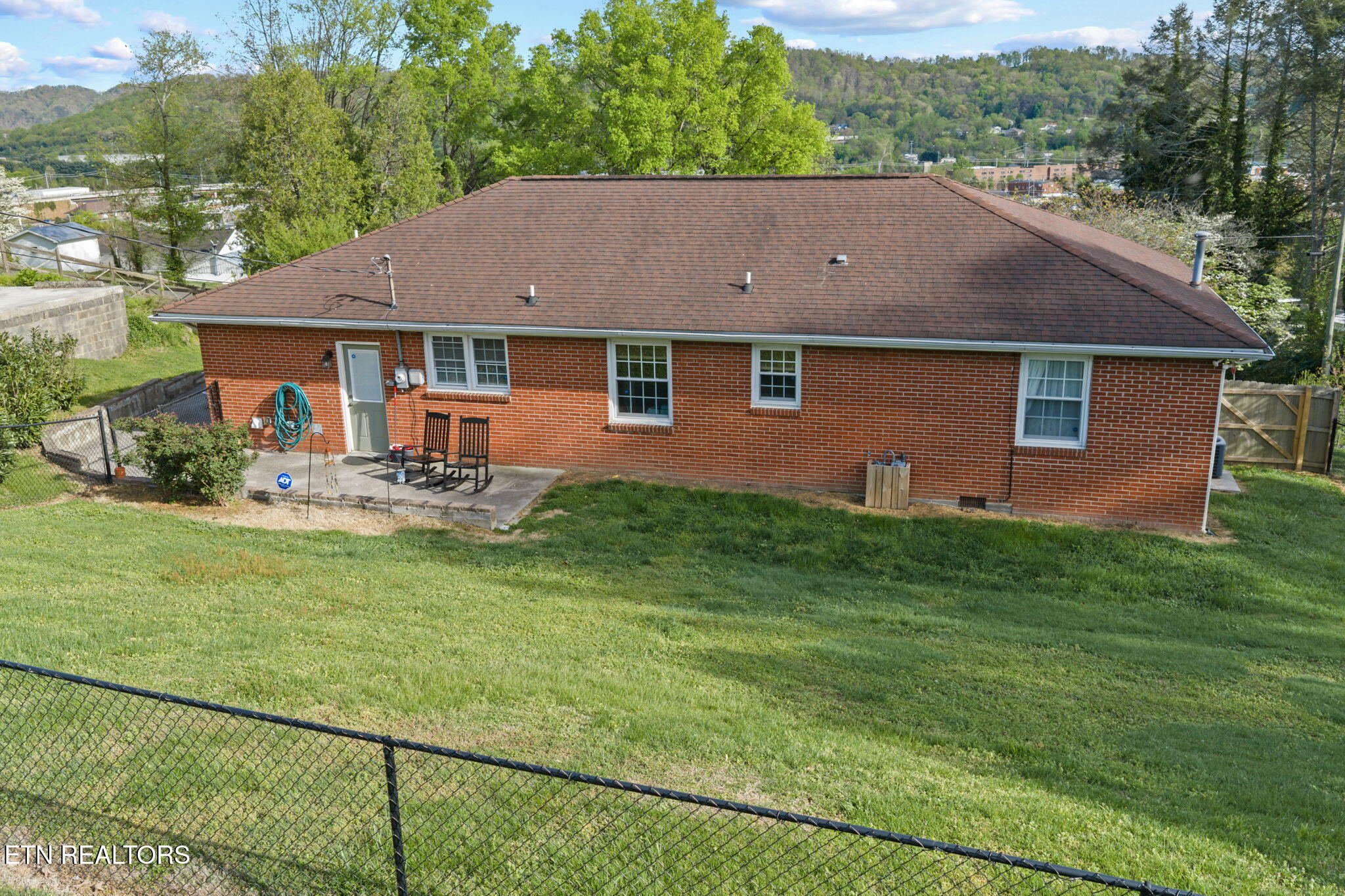 318 Hickory Street Clinton TN 37716